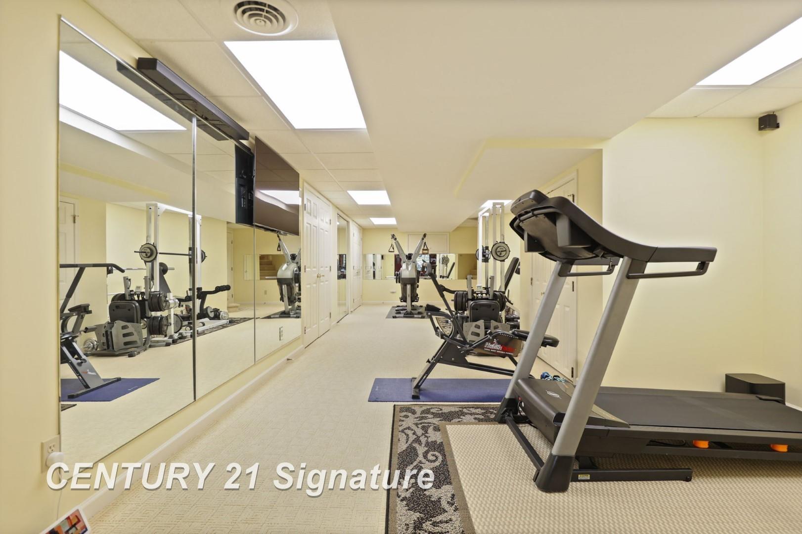 Saginaw, Michigan, 48609, United States, 4 Bedrooms Bedrooms, ,7 BathroomsBathrooms,Residential,For Sale,1980528