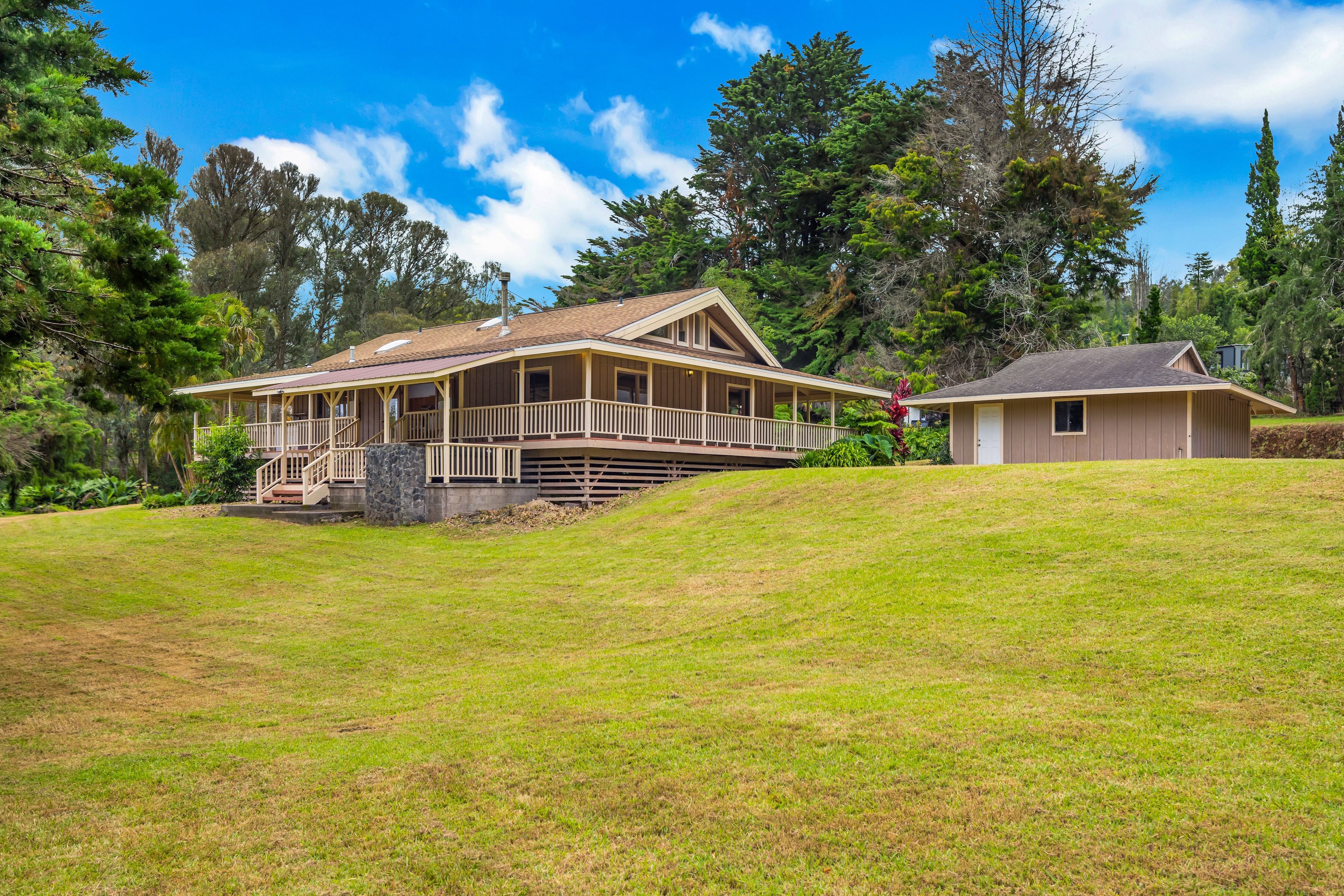  Single-level home on 2.5 fully fenced and gated acres - 物件實景
