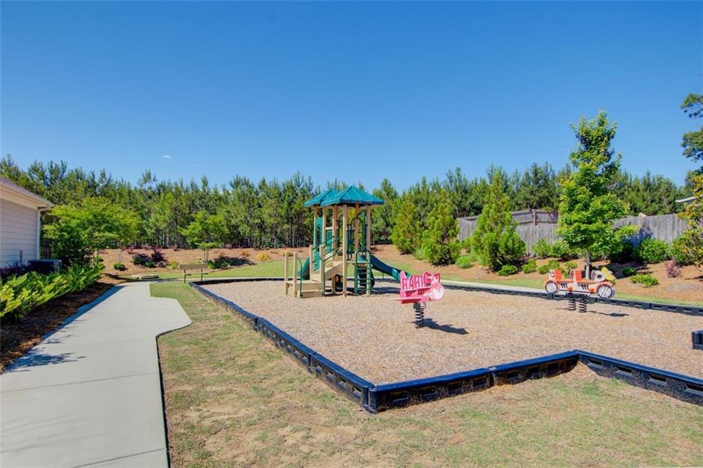 Acworth, Georgia, 30101, United States, 6 Bedrooms Bedrooms, ,4 BathroomsBathrooms,Residential,For Sale,1828453