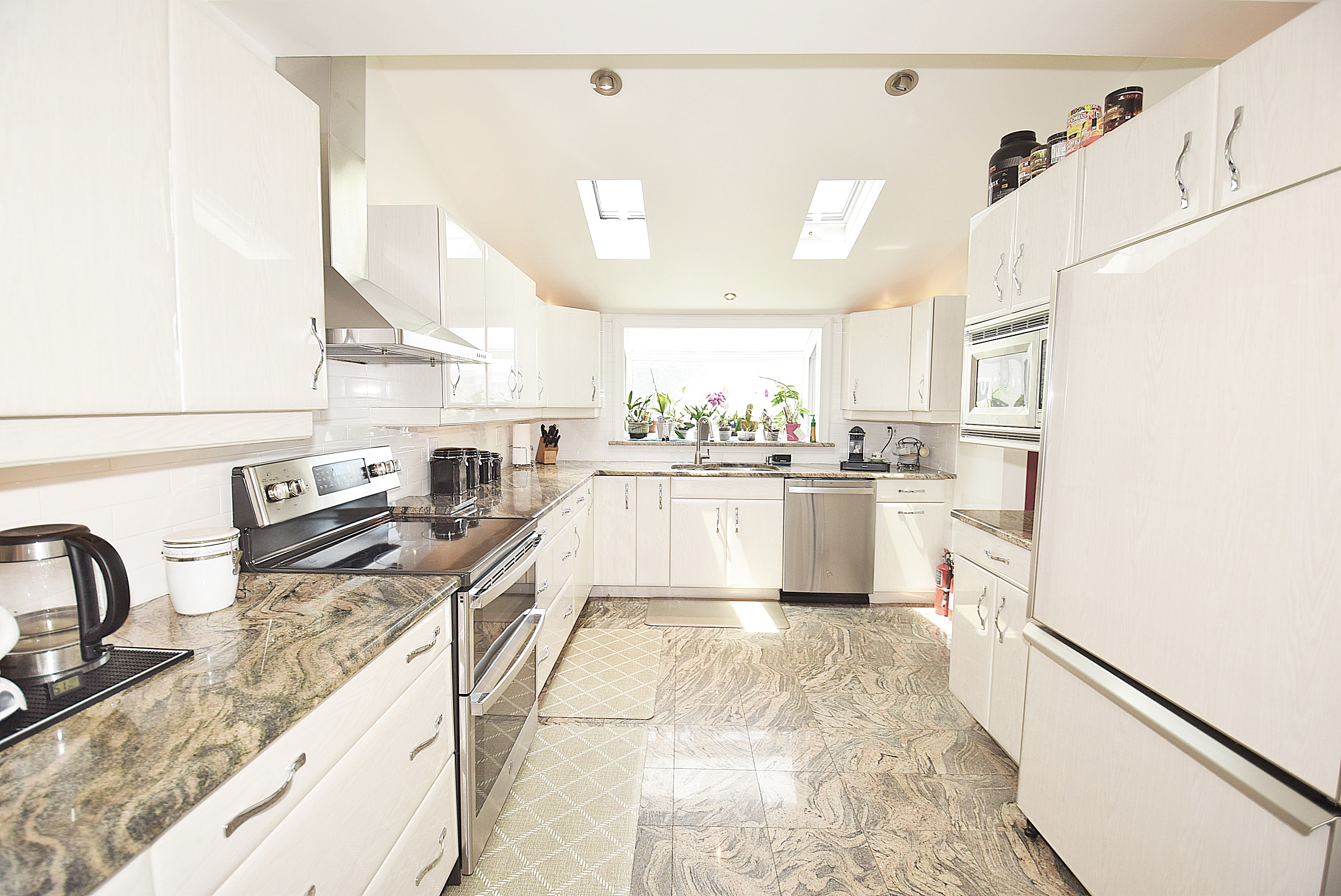 Wheatley Heights, New York, 11798, United States, 5 Bedrooms Bedrooms, ,2 BathroomsBathrooms,Residential,For Sale,1892743