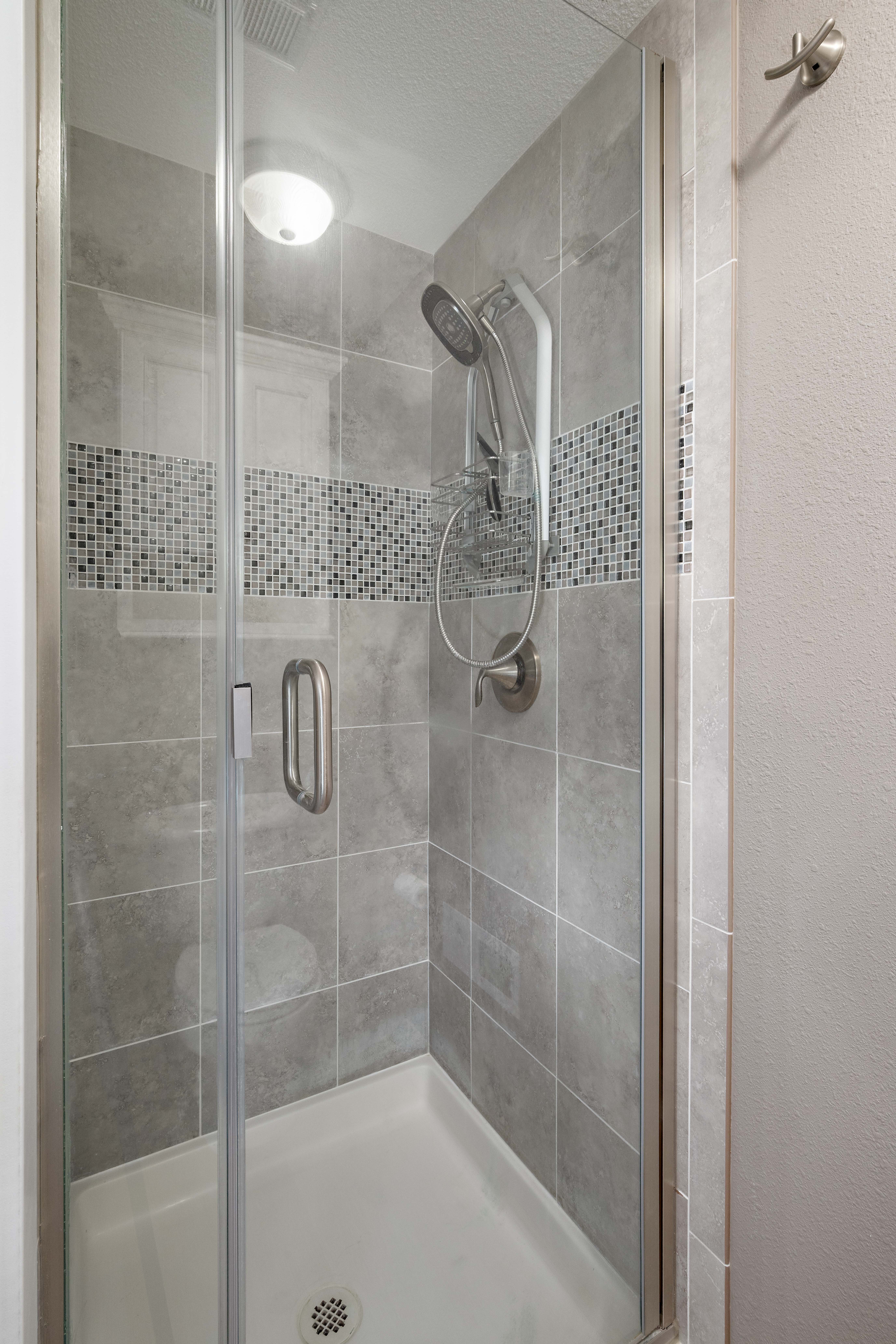  ROOM FOR SHOP/ POOL. IMMACULATELY CARED FOR HOME - 物件實景