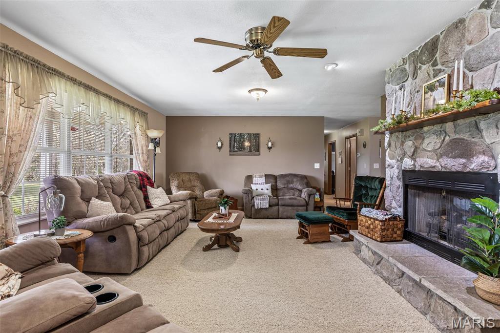 Farmington, Missouri, 63640, United States, 4 Bedrooms Bedrooms, ,3 BathroomsBathrooms,Residential,For Sale,1941808
