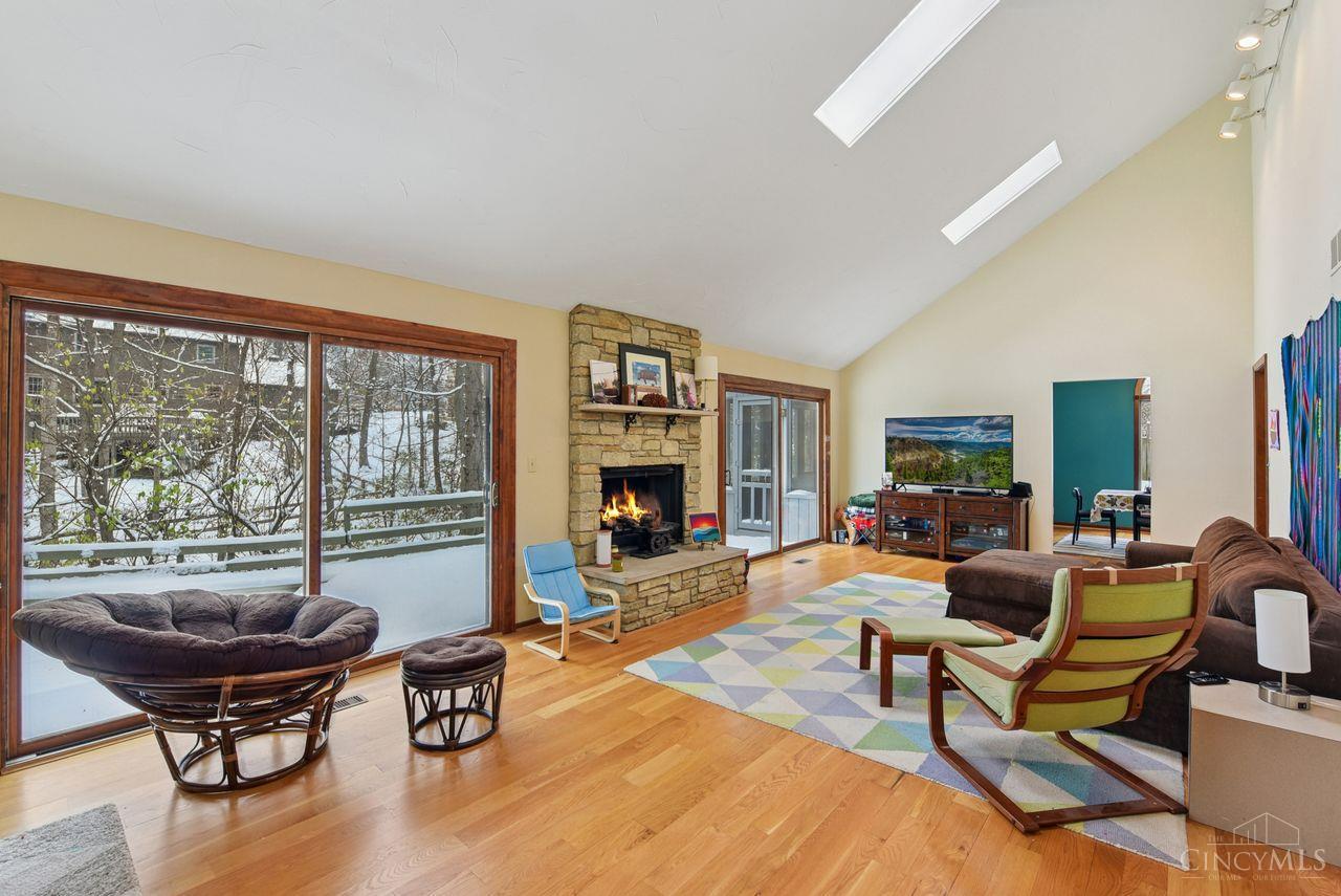 Anderson Twp, Ohio, 45255, United States, 4 Bedrooms Bedrooms, ,3 BathroomsBathrooms,Residential,For Sale,2001955