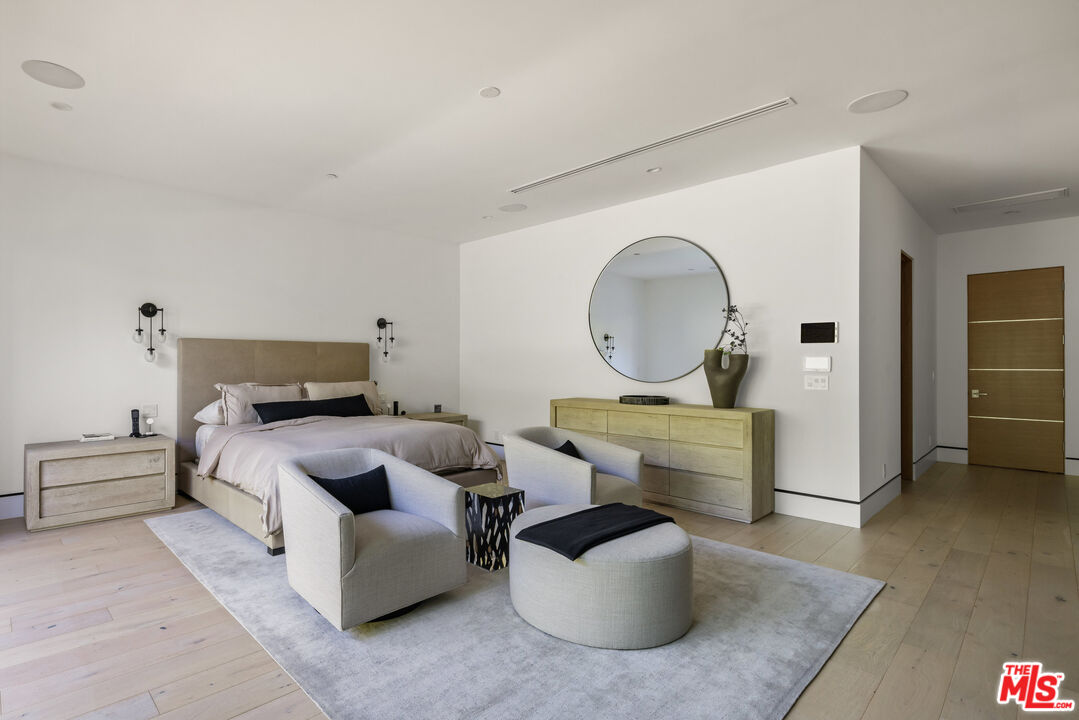Los Angeles, California, 90049, United States, 4 Bedrooms Bedrooms, ,5 BathroomsBathrooms,Residential,For Sale,1862276