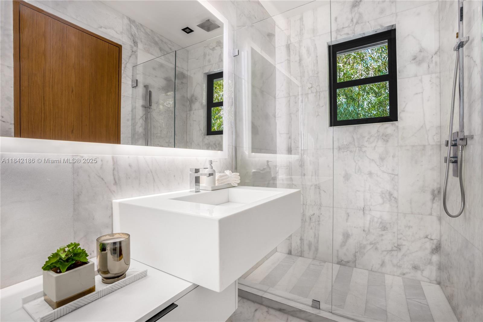 Miami, Florida, 33137, United States, 6 Bedrooms Bedrooms, ,7 BathroomsBathrooms,Residential,For Sale,1903270