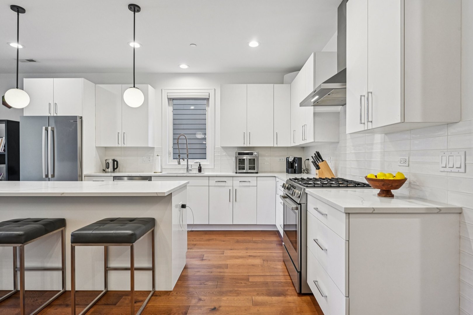 Evanston, Illinois, 60202, United States, 4 Bedrooms Bedrooms, ,3 BathroomsBathrooms,Residential,For Sale,1991957