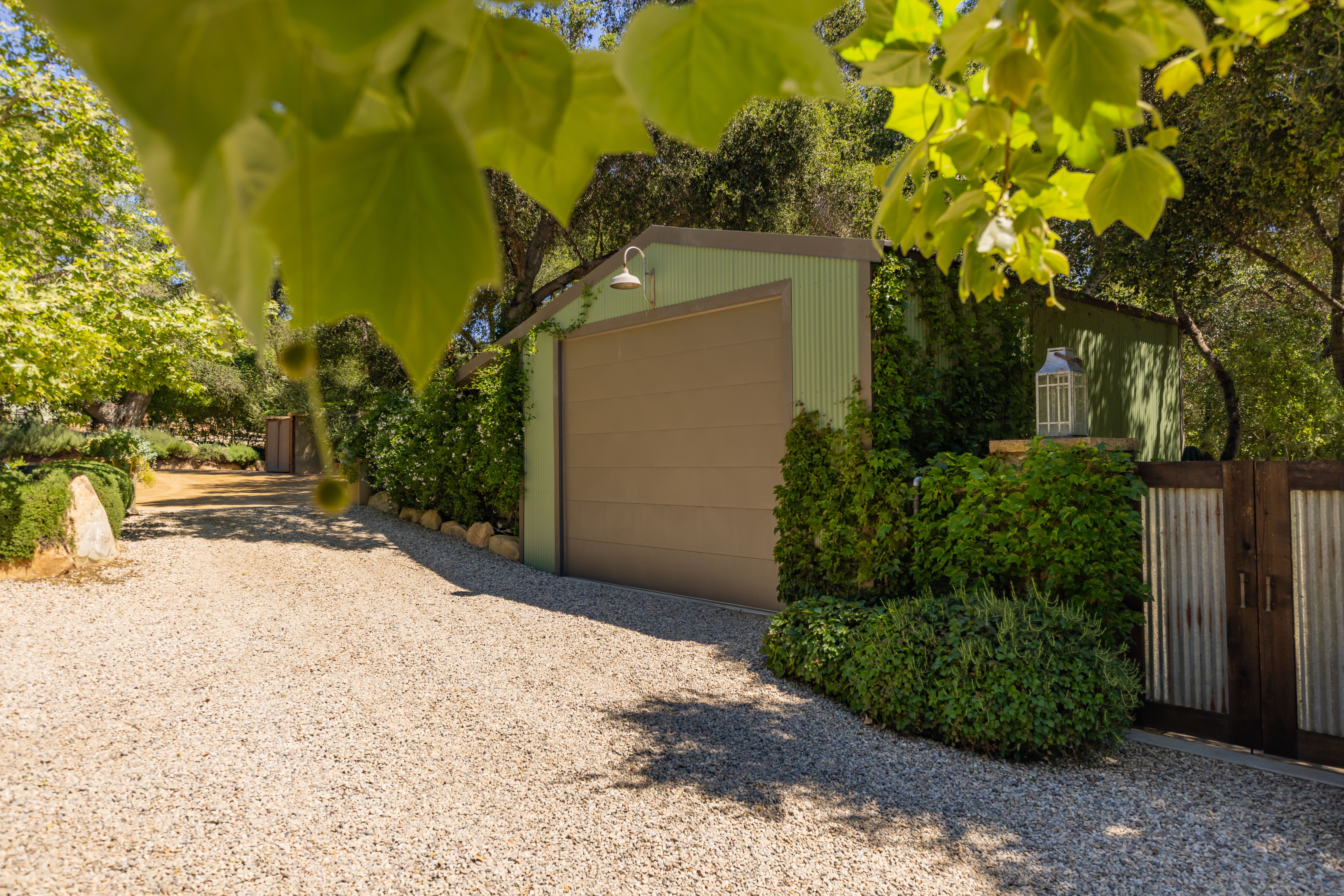  5 Acres Estate Adjacent to the Ojai Valley Inn & Spa  Rustic Bohemian Compound - 物件實景