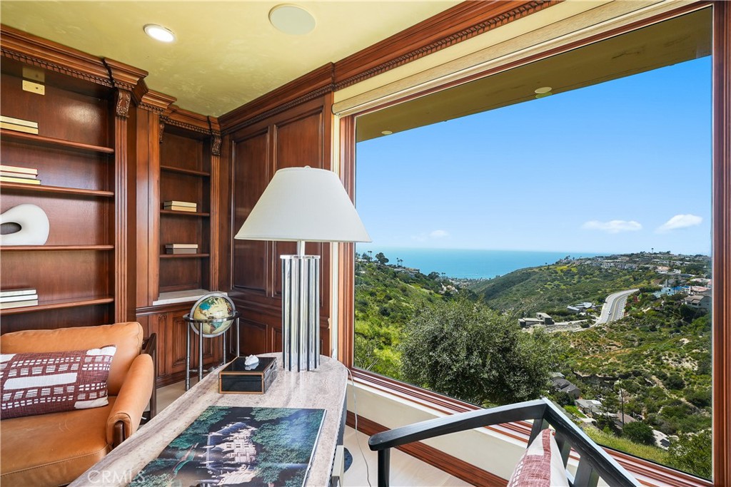 Laguna Beach, California, 92651, United States, 5 Bedrooms Bedrooms, ,6 BathroomsBathrooms,Residential,For Sale,1908512