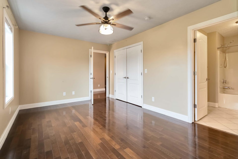 Dunnville, Kentucky, 42528, United States, 6 Bedrooms Bedrooms, ,5 BathroomsBathrooms,Residential,For Sale,1998018