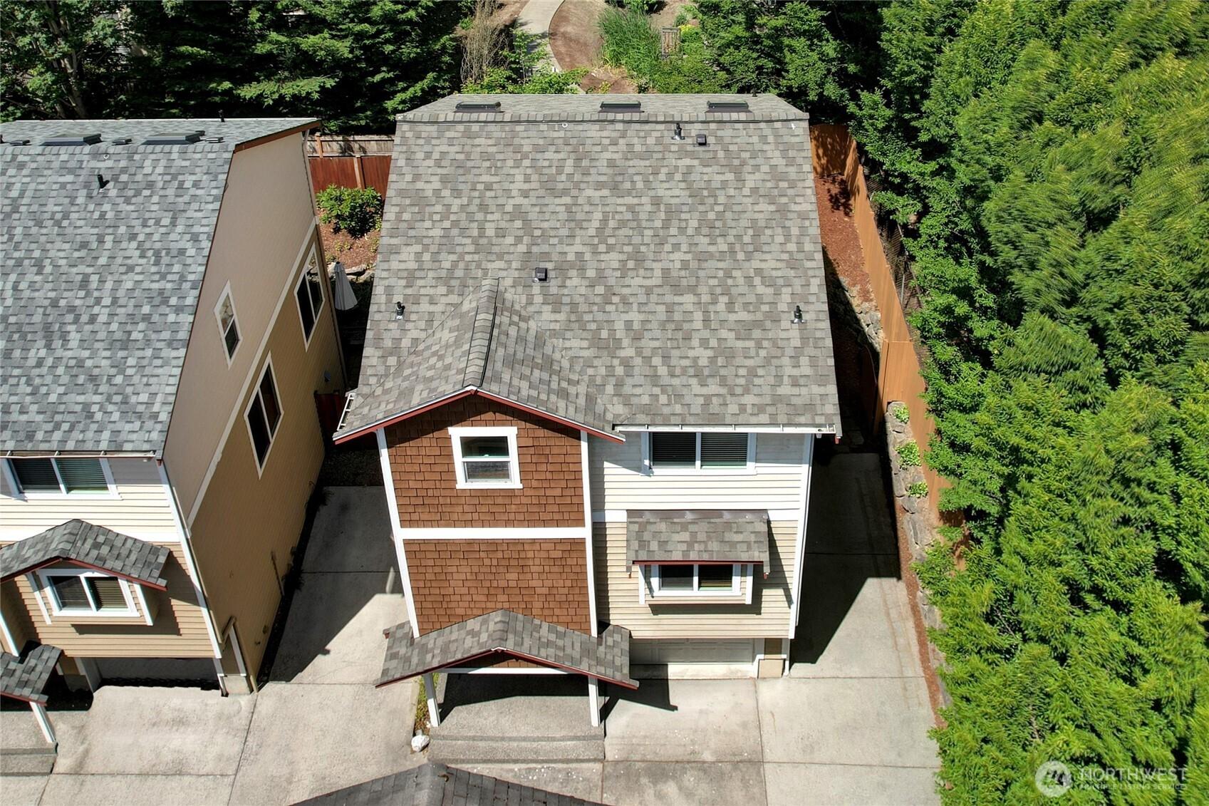 SEATTLE, Washington, 98133, United States, 3 Bedrooms Bedrooms, ,3 BathroomsBathrooms,Residential,For Sale,1890741