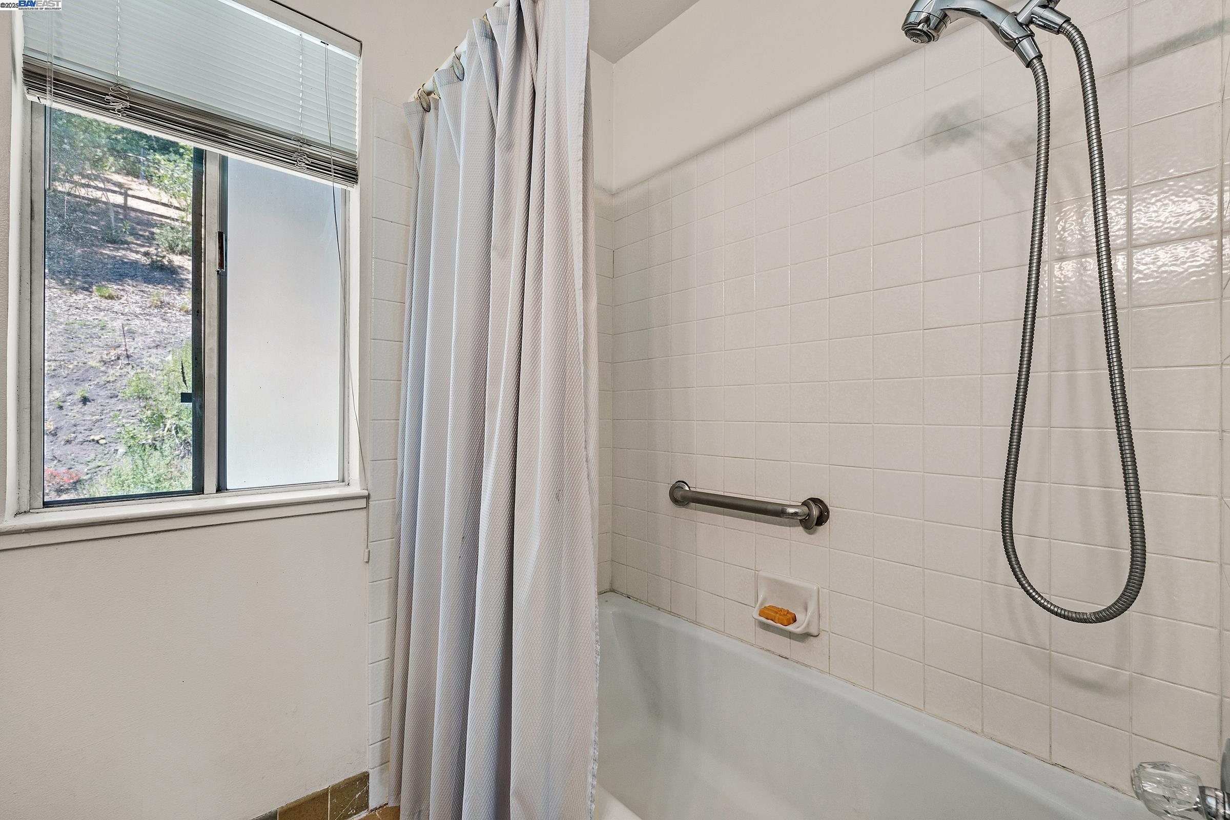 Alamo, California, 94507, United States, 4 Bedrooms Bedrooms, ,3 BathroomsBathrooms,Residential,For Sale,1907396