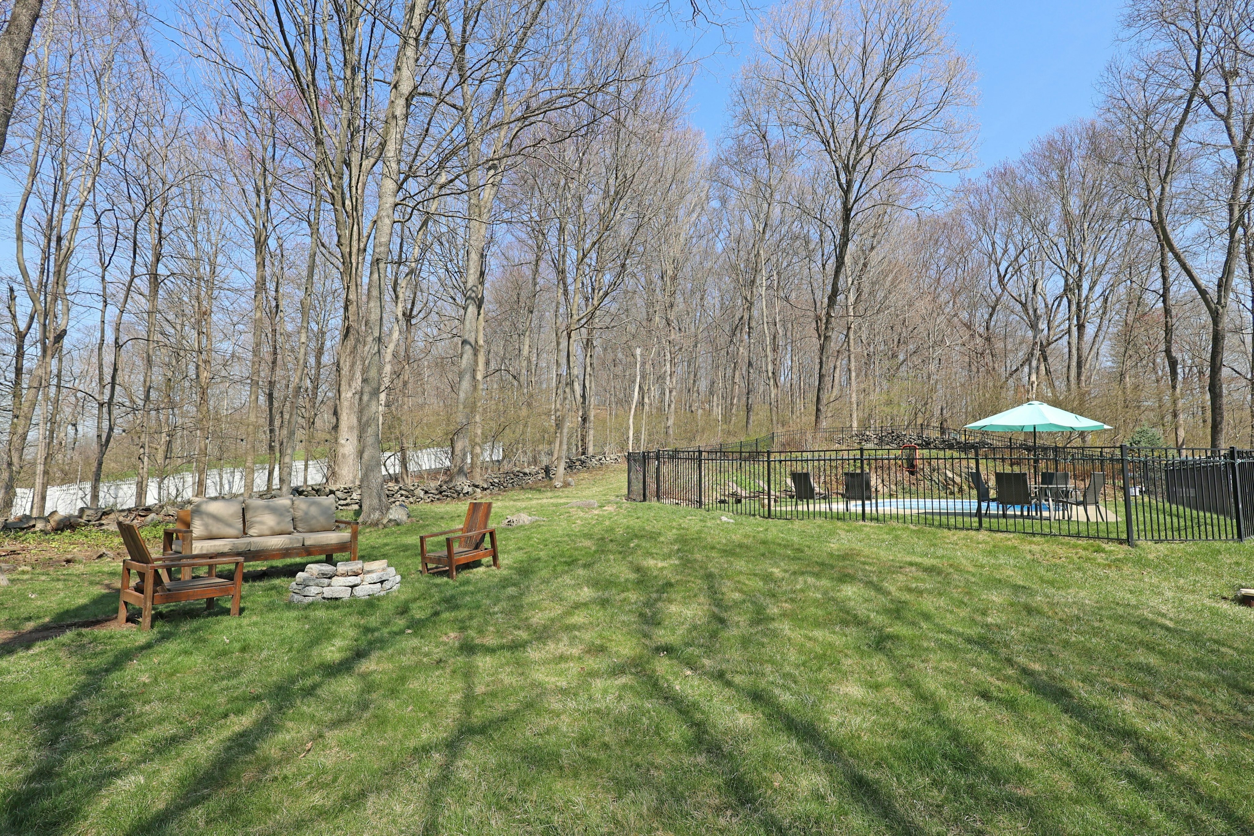  Classic New England Colonial - 物件實景