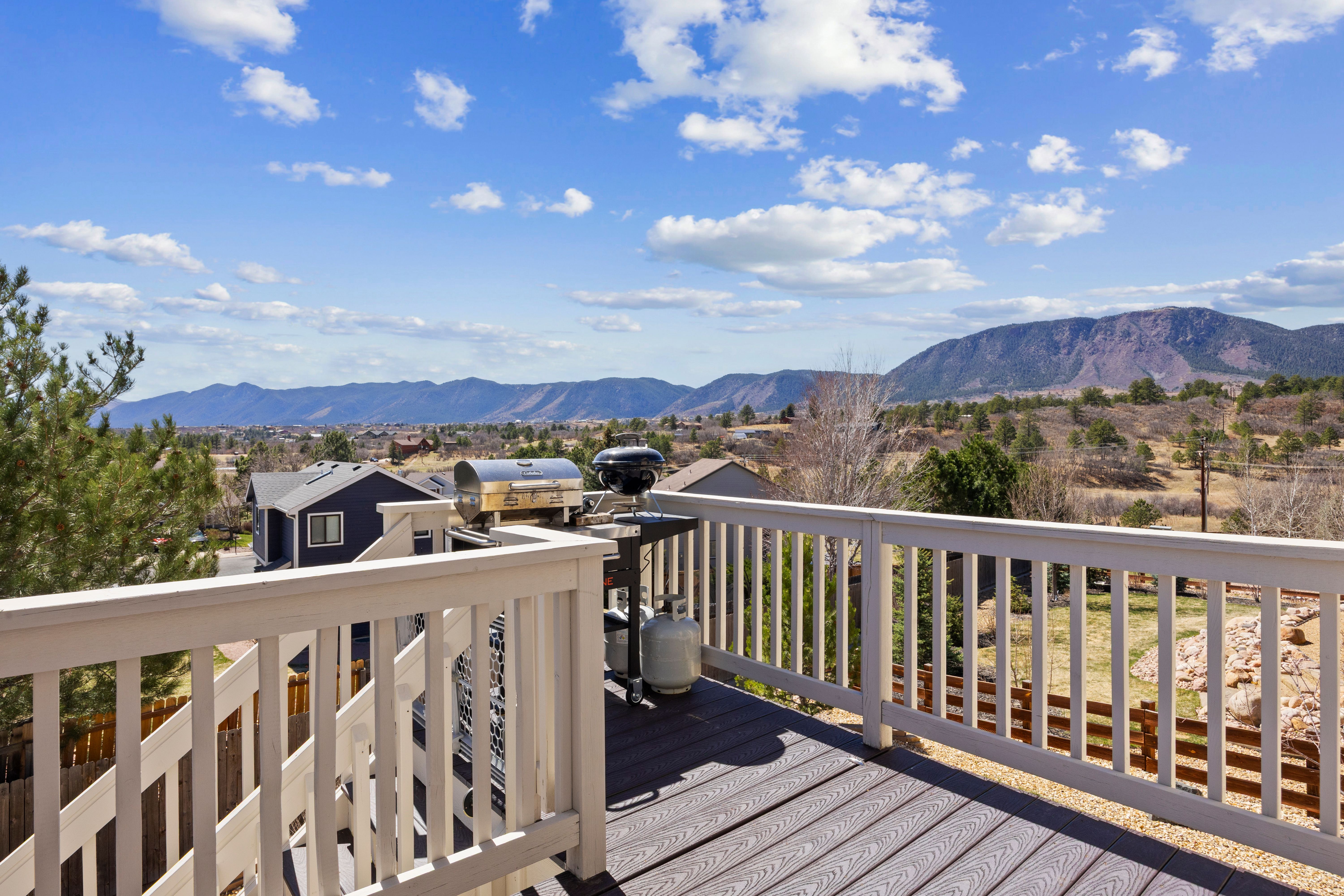  Open, Spacious, Upgraded, Walkout Rancher is Meticulous and with Views - 物件實景