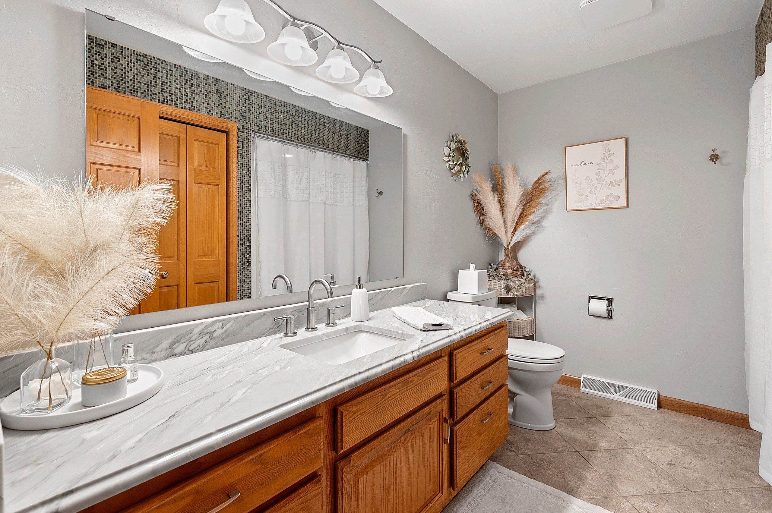 SHAWANO, Wisconsin, 54166, United States, 3 Bedrooms Bedrooms, ,3 BathroomsBathrooms,Residential,For Sale,1940998