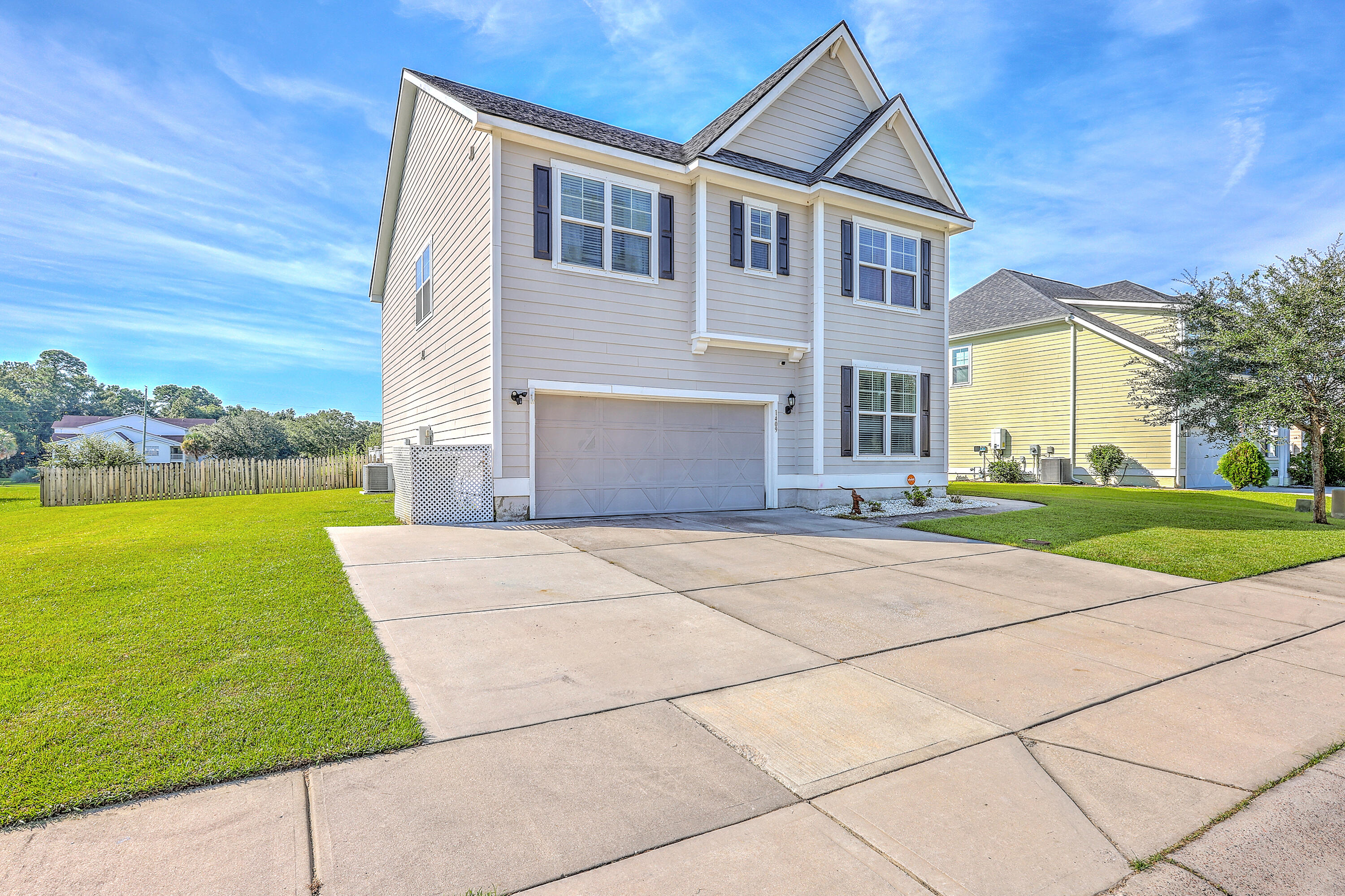 Hanahan, South Carolina, 29410, United States, 5 Bedrooms Bedrooms, ,3 BathroomsBathrooms,Residential,For Sale,1938024