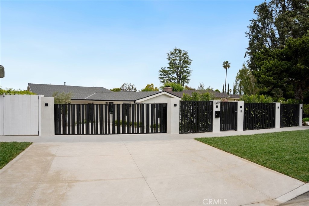 Sherman Oaks, California, 91423, United States, 4 Bedrooms Bedrooms, ,6 BathroomsBathrooms,Residential,For Sale,1960498