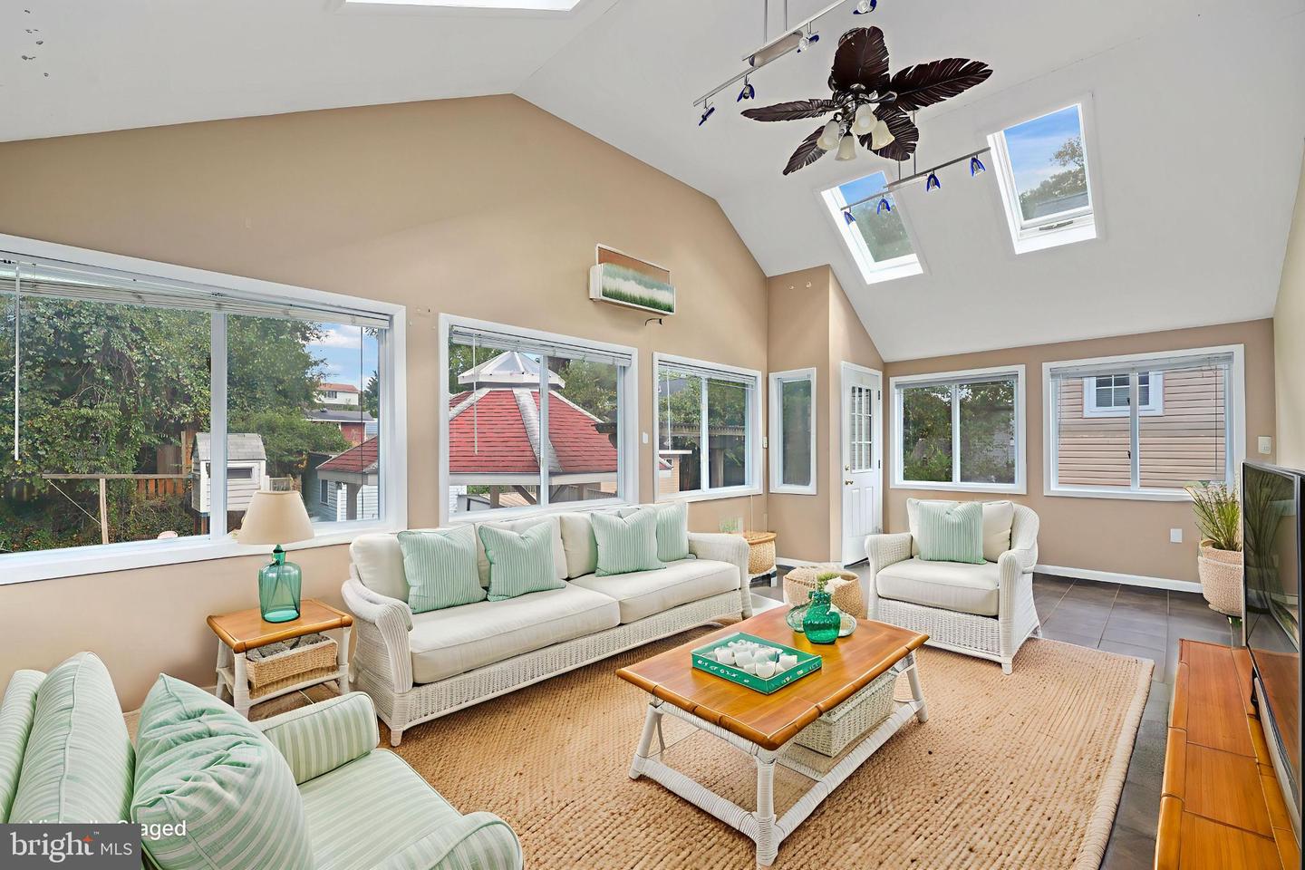 Falls Church, Virginia, 22042, United States, 5 Bedrooms Bedrooms, ,2 BathroomsBathrooms,Residential,For Sale,1932563