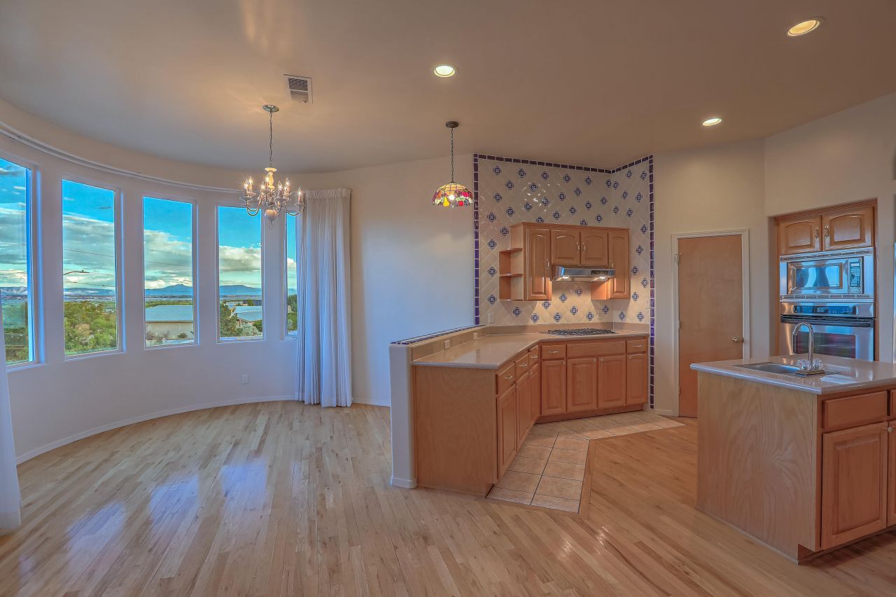 Albuquerque, New Mexico, 87105, United States, 3 Bedrooms Bedrooms, ,4 BathroomsBathrooms,Residential,For Sale,1947085