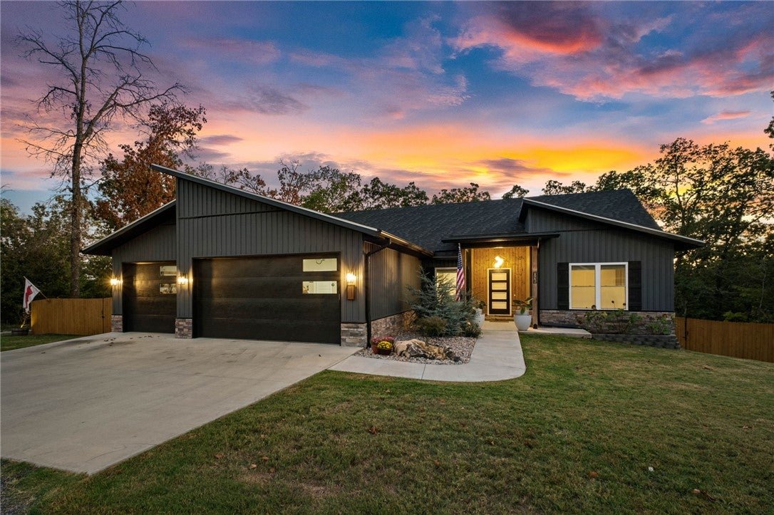Todd Dr, Bella Vista, AR 72715
