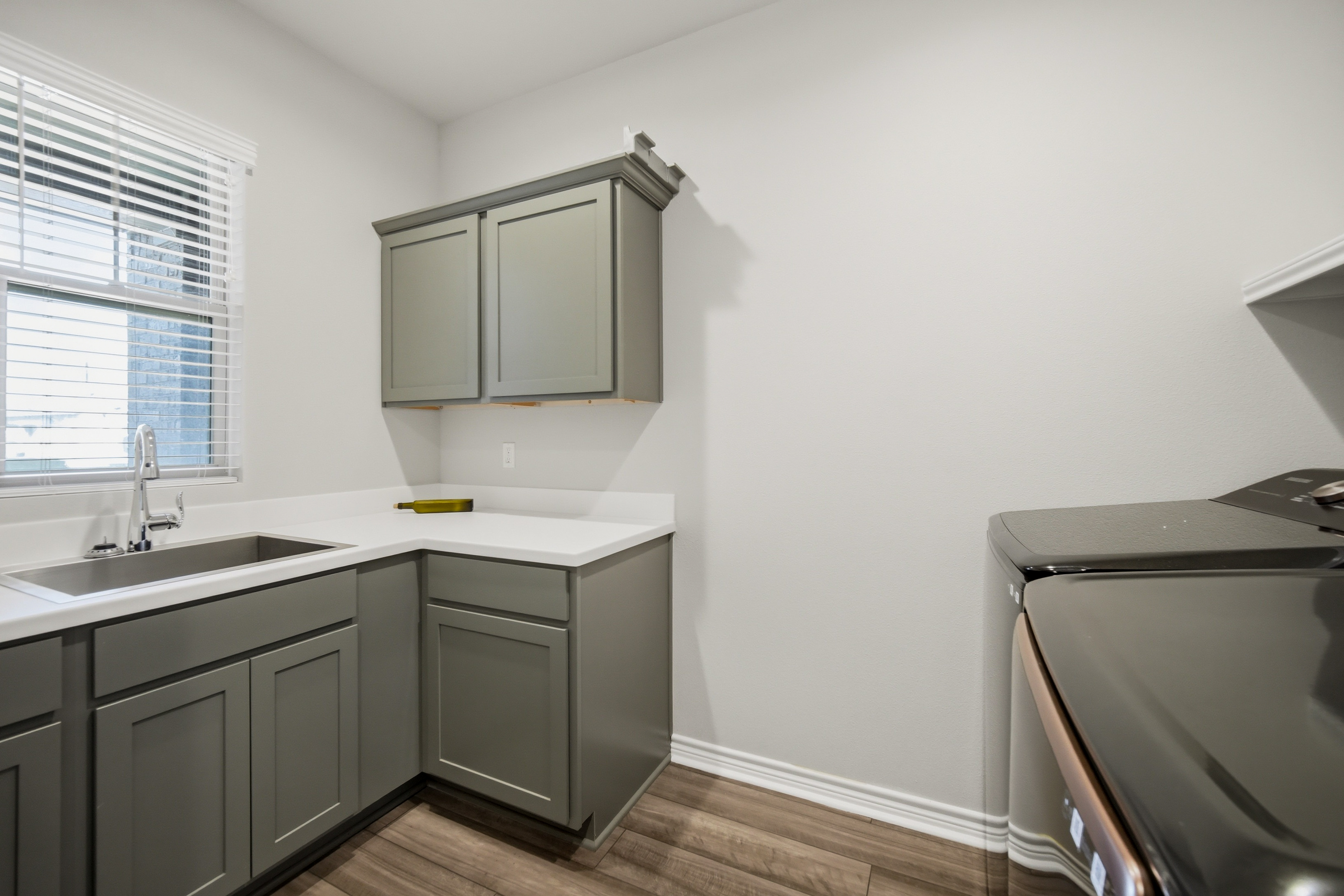  Open-Concept 4BR with Huge Backyard - 物件實景