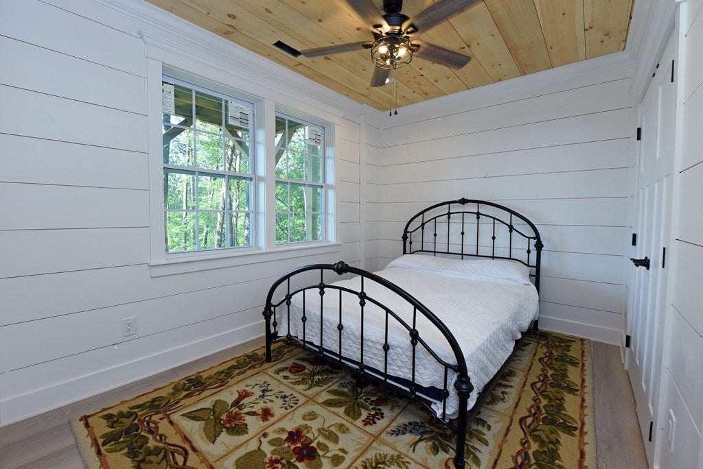 Blue Ridge, Georgia, 30513, United States, 2 Bedrooms Bedrooms, ,2 BathroomsBathrooms,Residential,For Sale,1805607