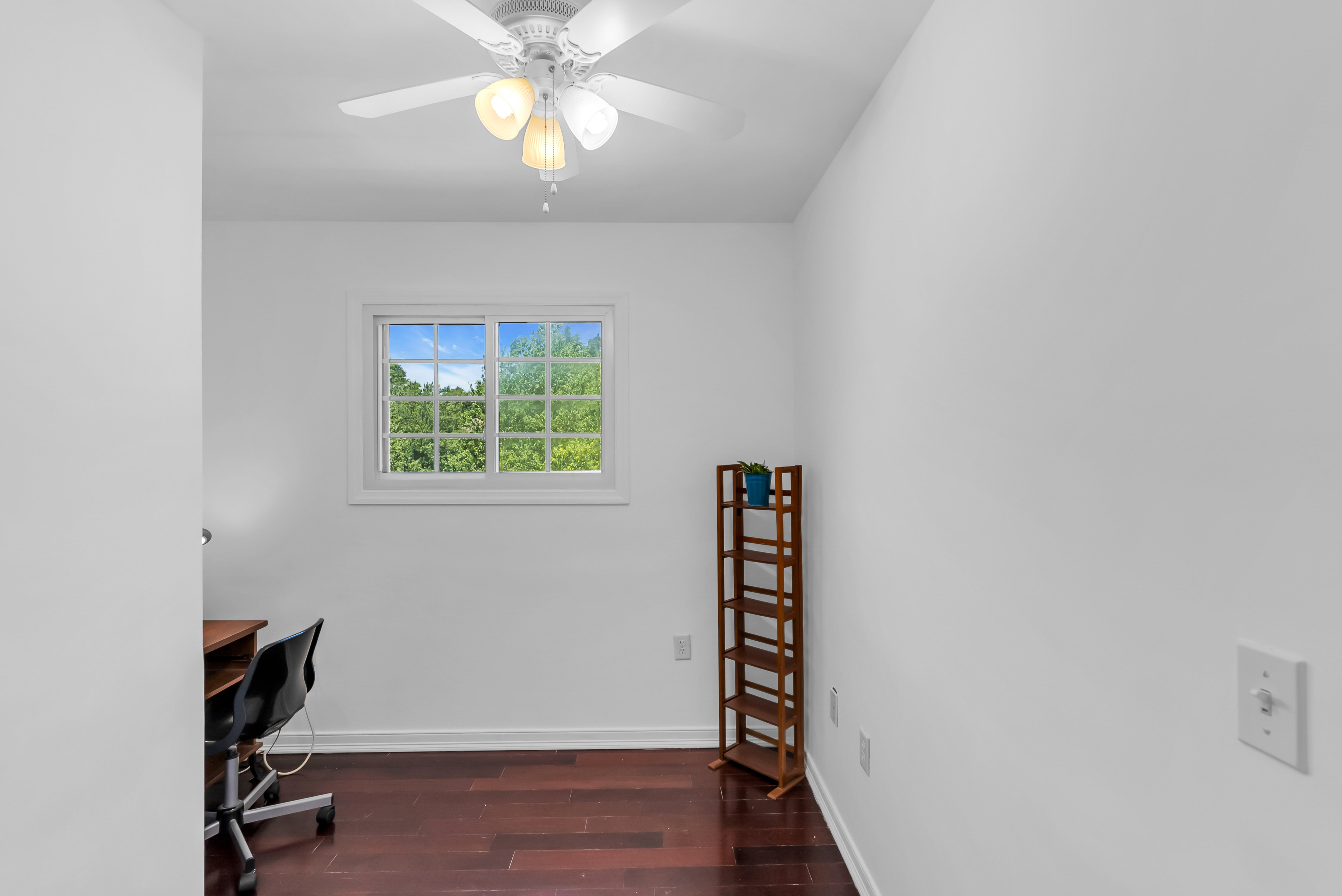  Woodland Hills Colonial Opportunity - 物件實景