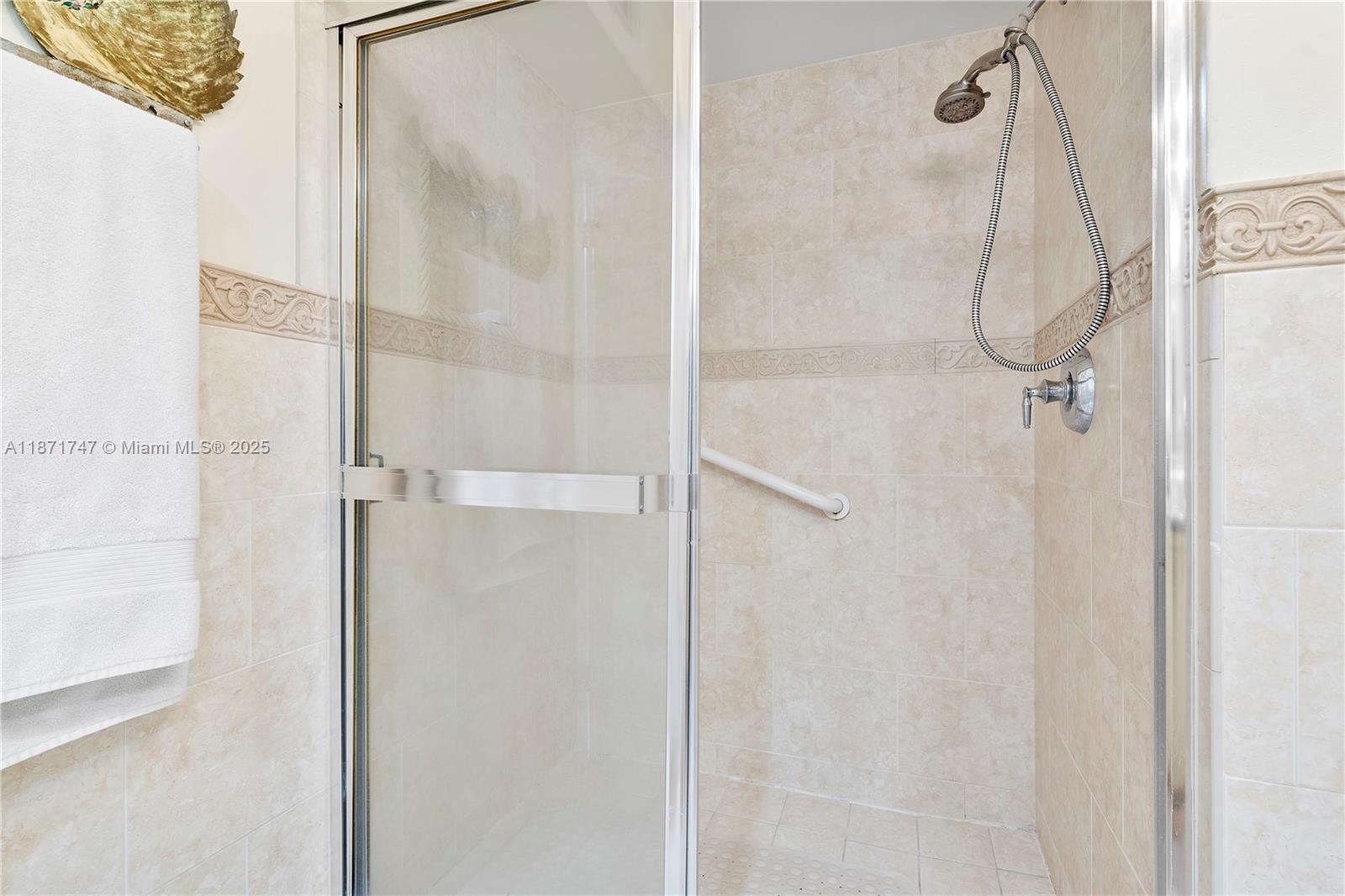 Aventura, Florida, 33180, United States, 2 Bedrooms Bedrooms, ,2 BathroomsBathrooms,Residential,For Sale,1939404