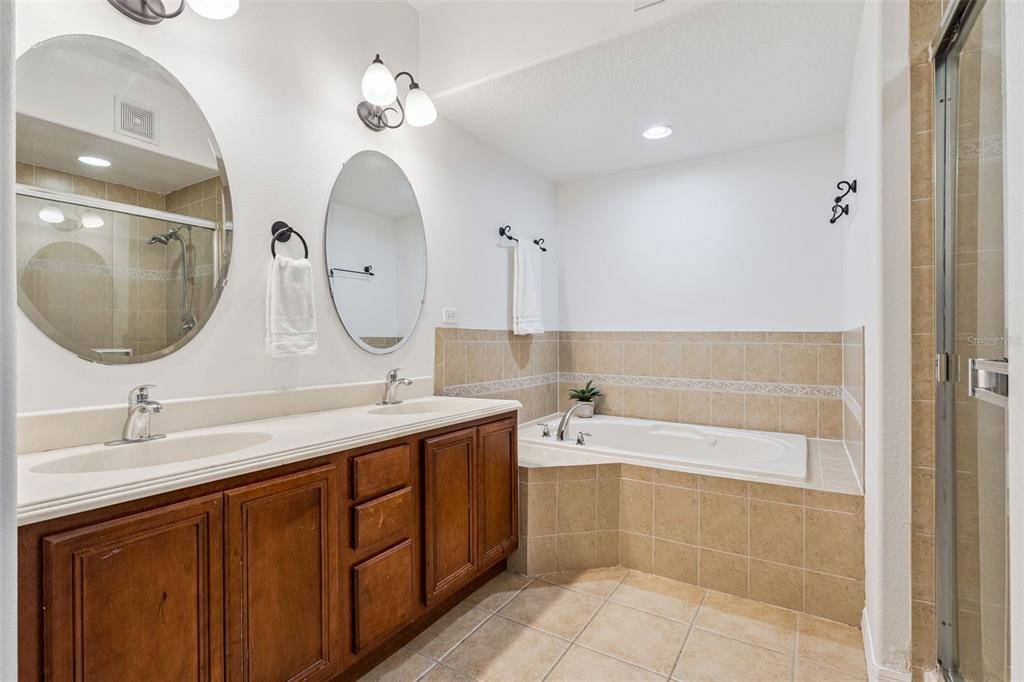 Orlando, Florida, 32814, United States, 3 Bedrooms Bedrooms, ,4 BathroomsBathrooms,Residential,For Sale,1987483