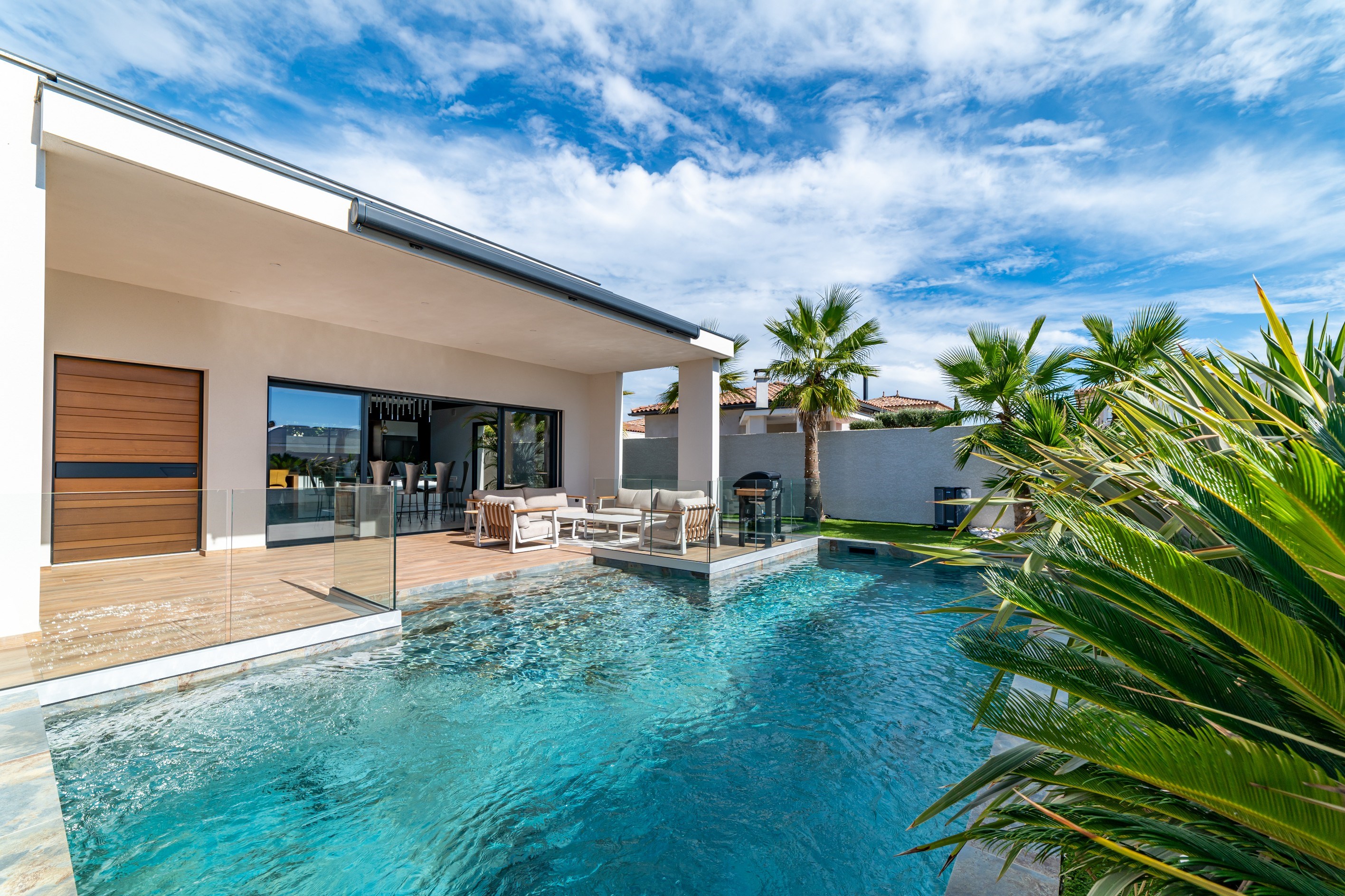  Exceptional single-story villa in Vias – 15 minutes