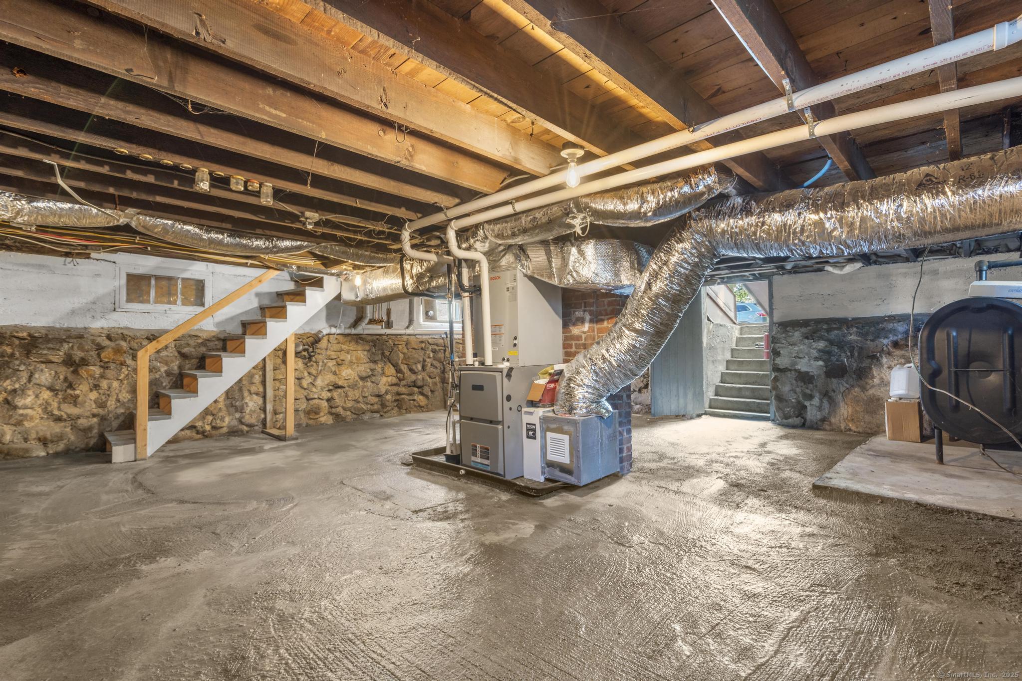 Milford, Connecticut, 06460, United States, 3 Bedrooms Bedrooms, ,3 BathroomsBathrooms,Residential,For Sale,1924915