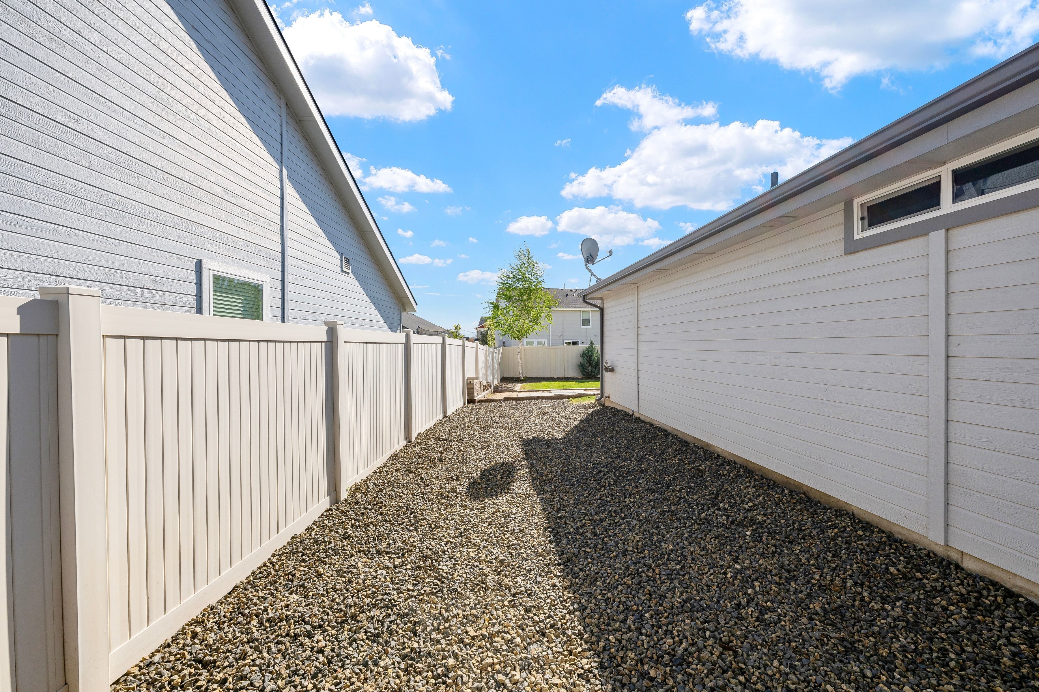  Better Than New  Move-In Ready with Space to Live & Relax - 物件實景