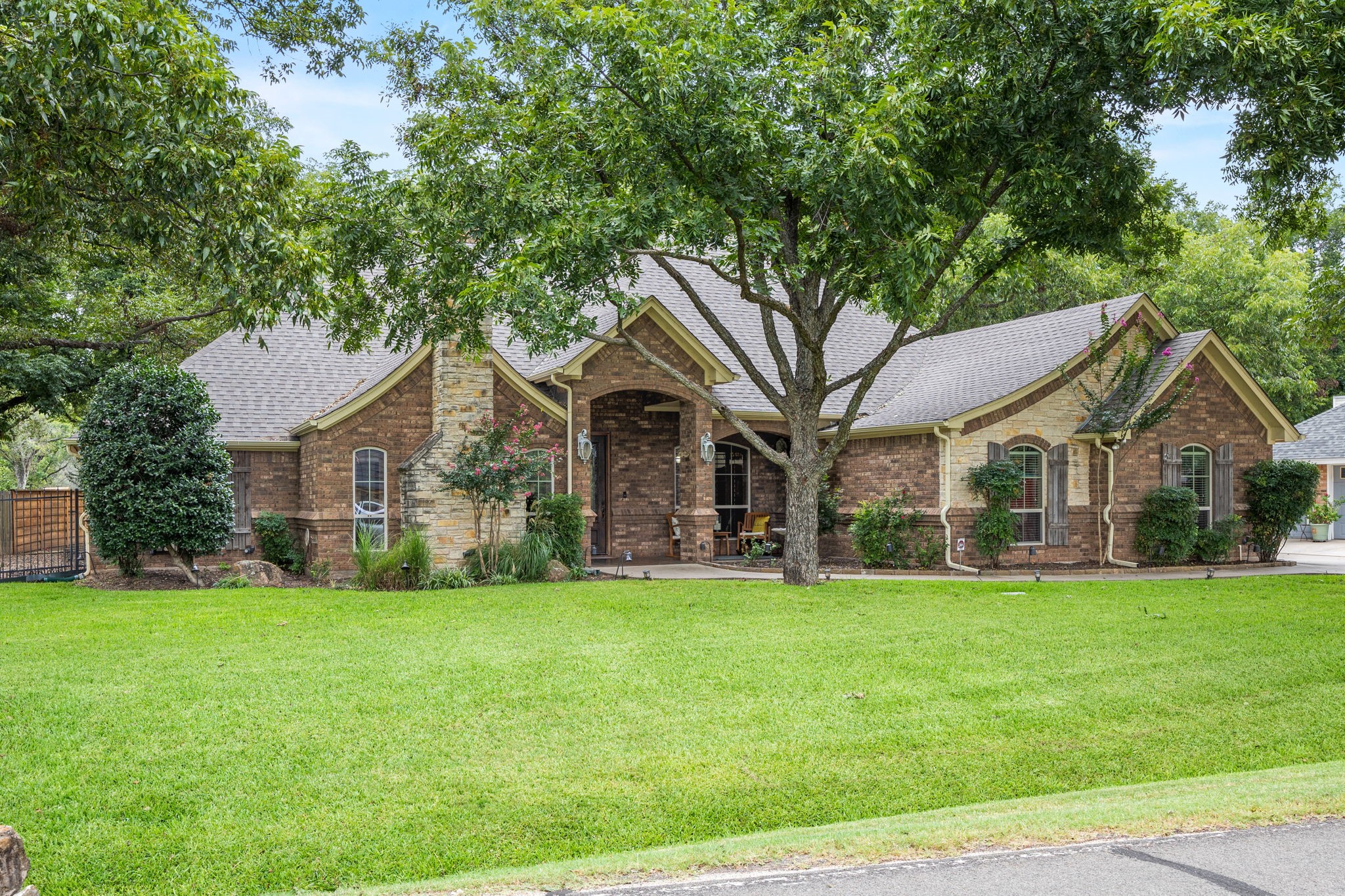 Granbury, Texas, 76049, United States, 3 Bedrooms Bedrooms, ,3 BathroomsBathrooms,Residential,For Sale,1927180