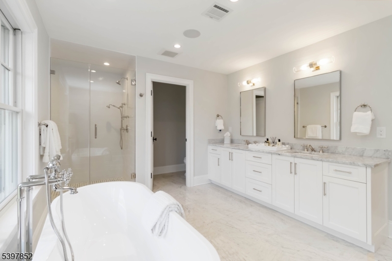 Chatham Twp., New Jersey, 07928, United States, 7 Bedrooms Bedrooms, ,8 BathroomsBathrooms,Residential,For Sale,1995947