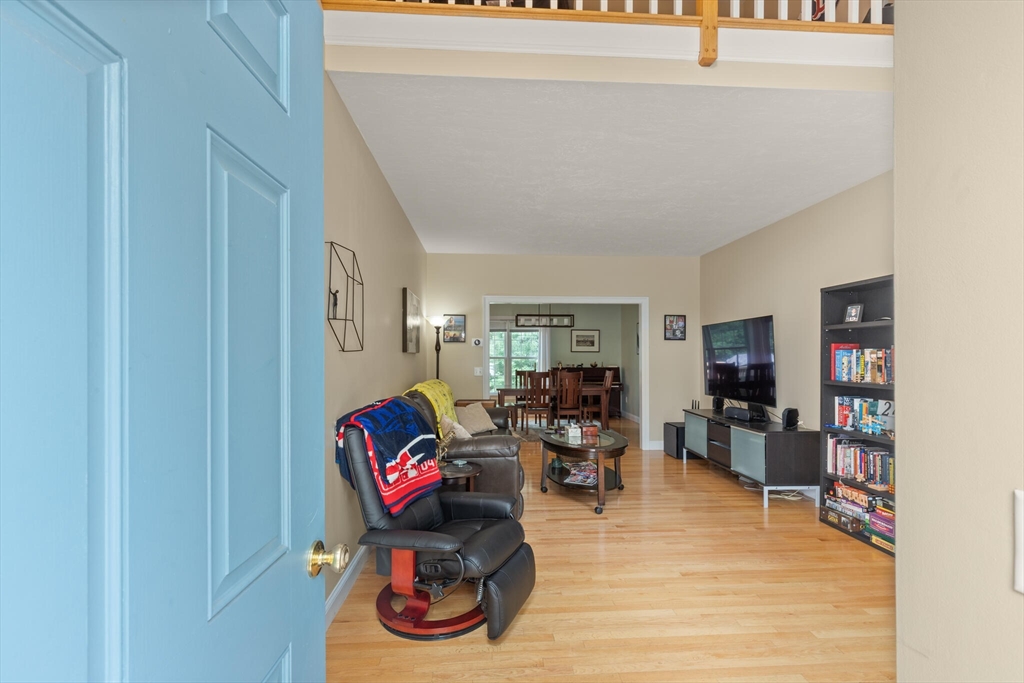 Upton, Massachusetts, 01568, United States, 3 Bedrooms Bedrooms, ,3 BathroomsBathrooms,Residential,For Sale,1912549
