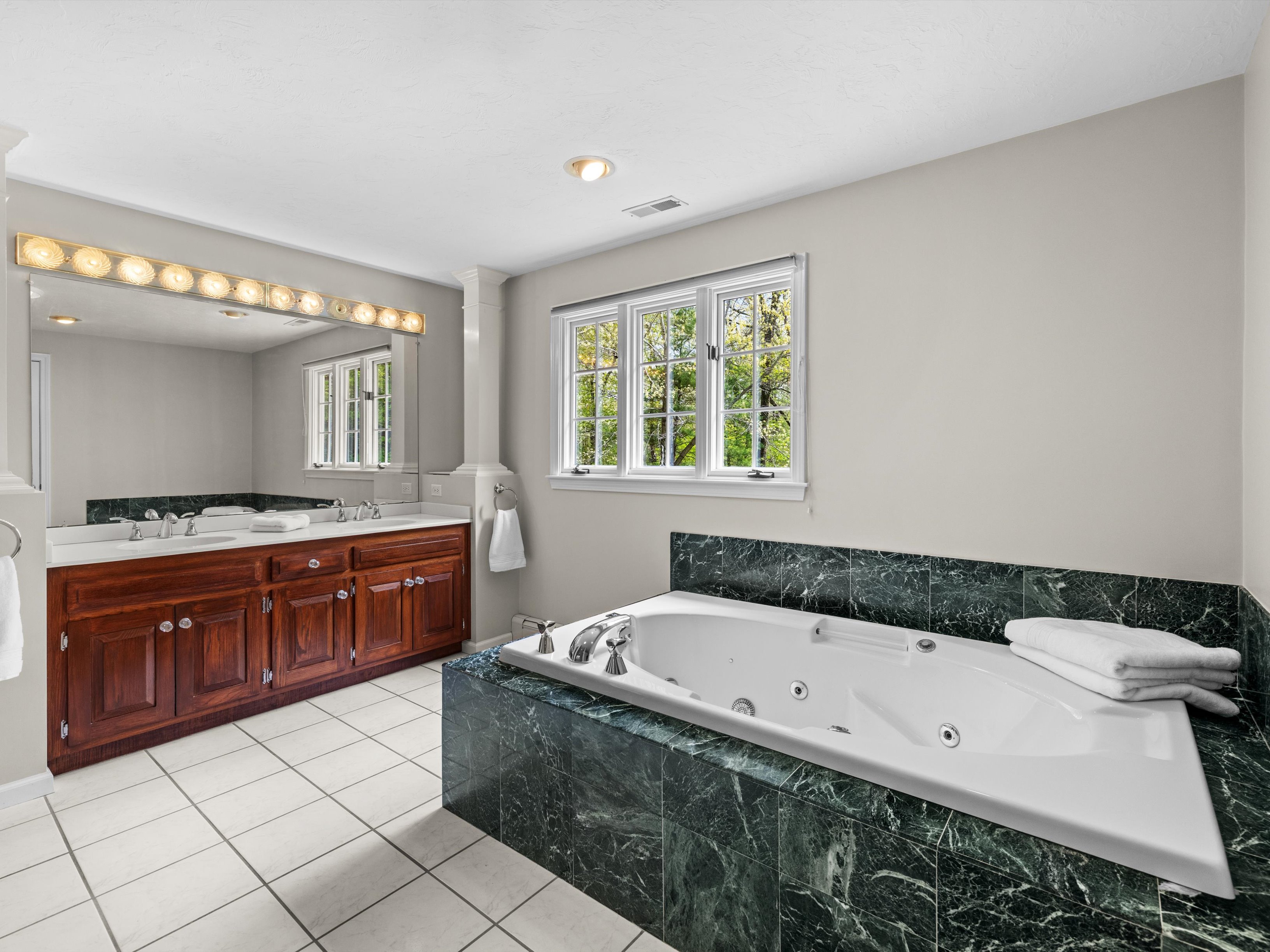  Stunning Fay Acres Colonial on almost 8 acres of land - 物件實景