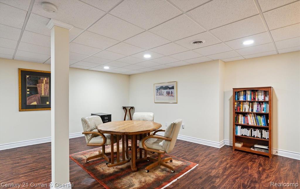 Van Buren Charter Township, Michigan, 48111, United States, 4 Bedrooms Bedrooms, ,5 BathroomsBathrooms,Residential,For Sale,2013024