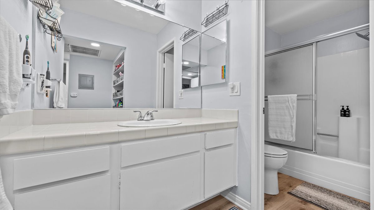 Culver City, California, 90230, United States, 1 Bedroom Bedrooms, ,1 BathroomBathrooms,Residential,For Sale,1981473