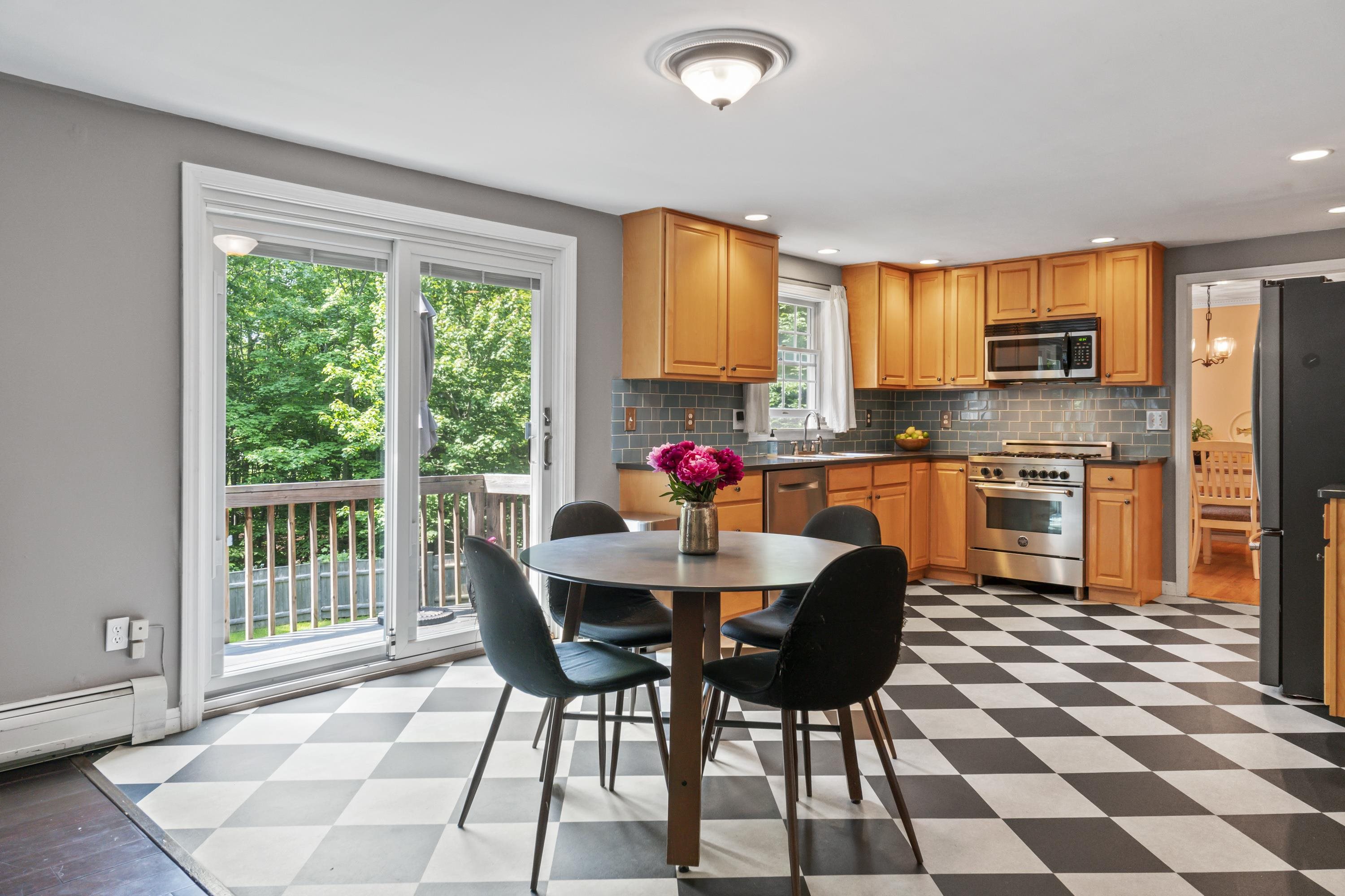 York, Maine, 03909, United States, 3 Bedrooms Bedrooms, ,4 BathroomsBathrooms,Residential,For Sale,1938259