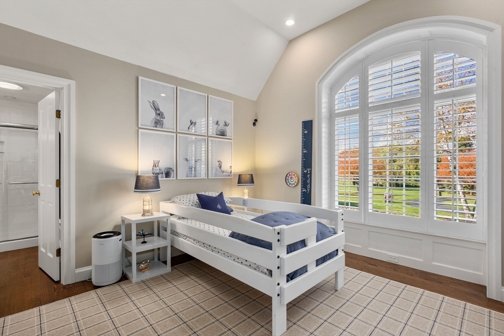 Southborough, Massachusetts, 01772, United States, 4 Bedrooms Bedrooms, ,5 BathroomsBathrooms,Residential,For Sale,2000512