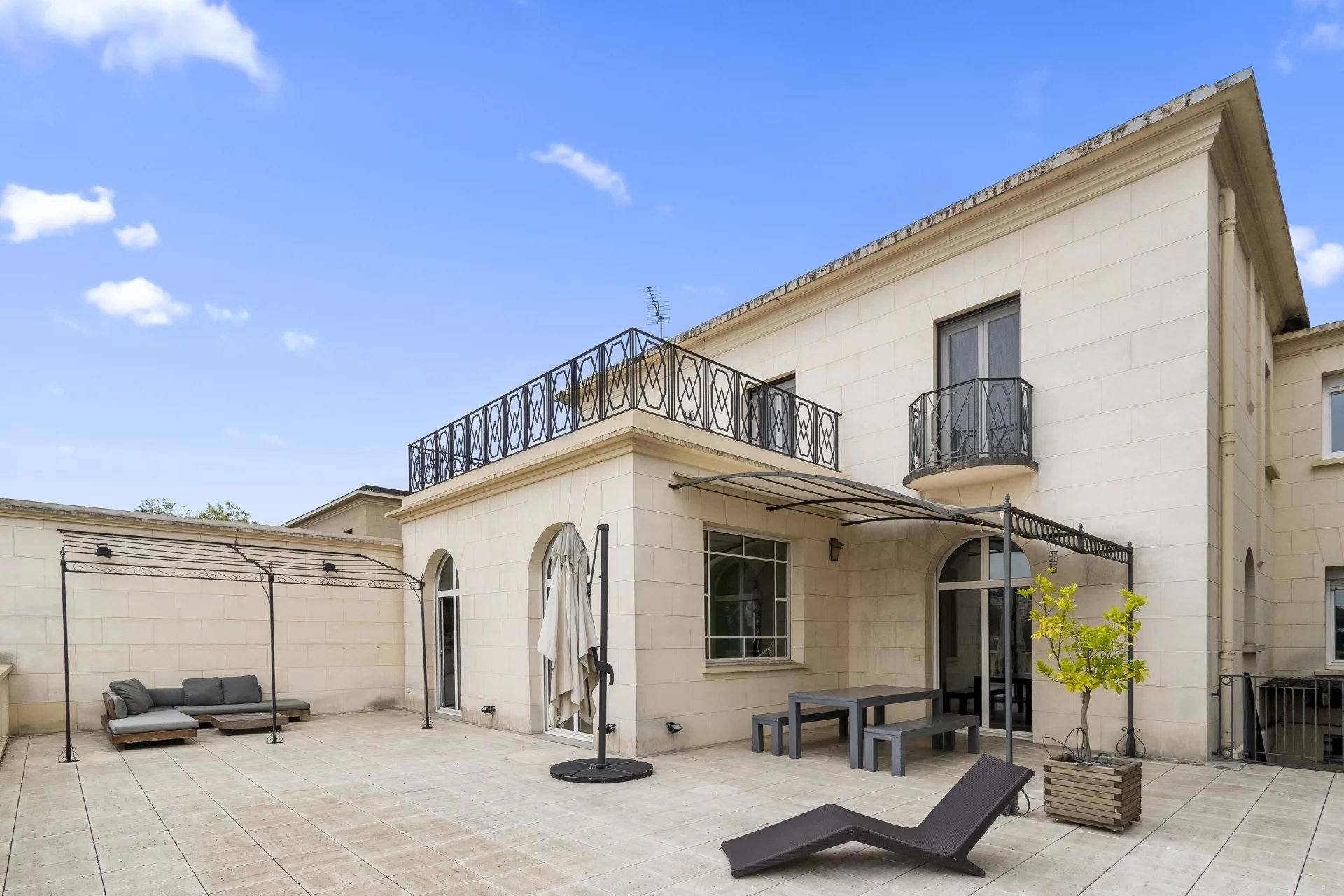 Saint-Germain-en-Laye, Île-de-France, 78100, FR, 9 Bedrooms Bedrooms, ,9 BathroomsBathrooms,Residential,For Sale,1994576