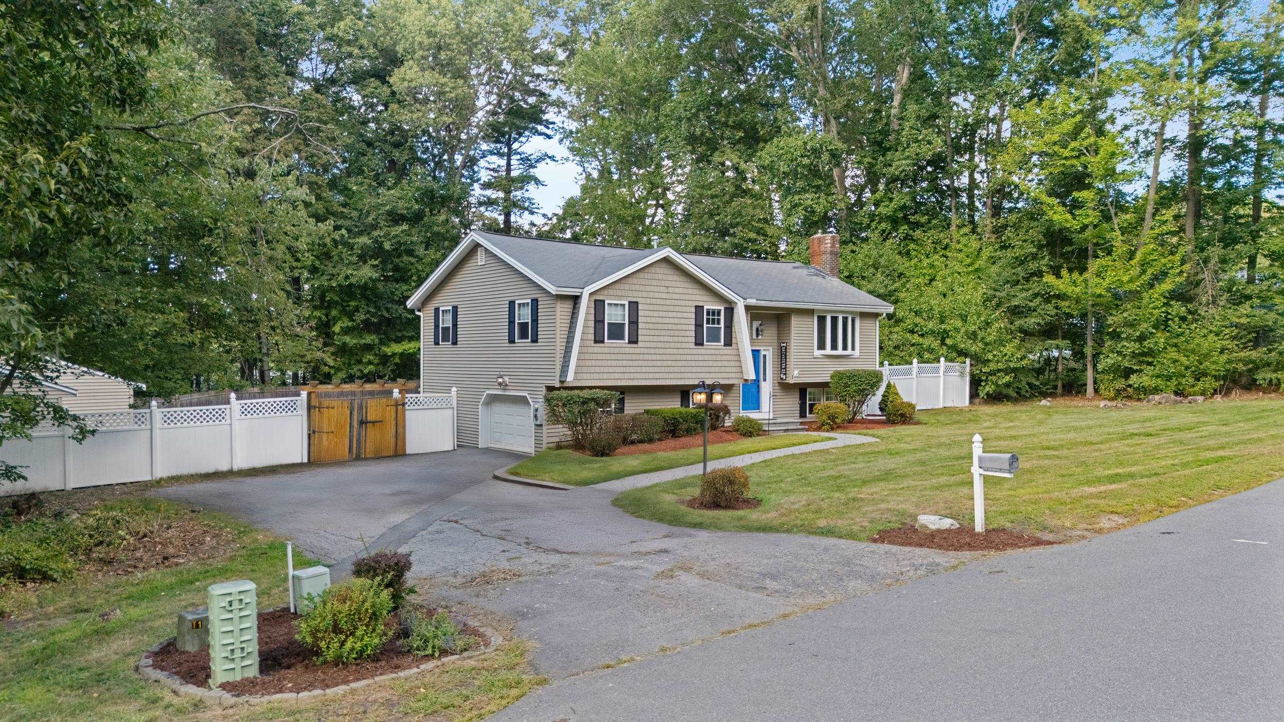 Derry, New Hampshire, 03038, United States, 3 Bedrooms Bedrooms, ,1 BathroomBathrooms,Residential,For Sale,1938906