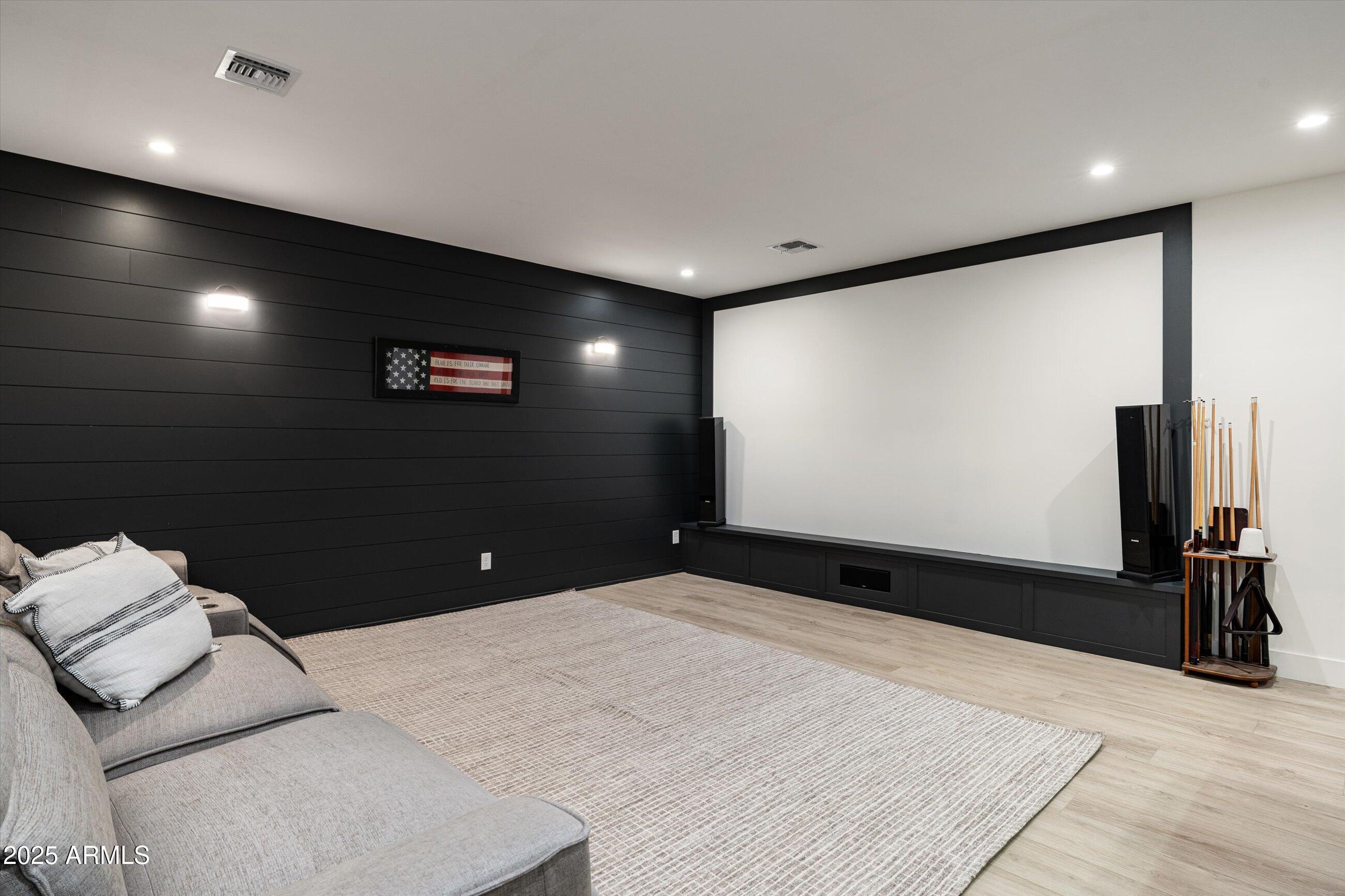 Phoenix, Arizona, 85018, United States, 4 Bedrooms Bedrooms, ,4 BathroomsBathrooms,Residential,For Sale,1993183