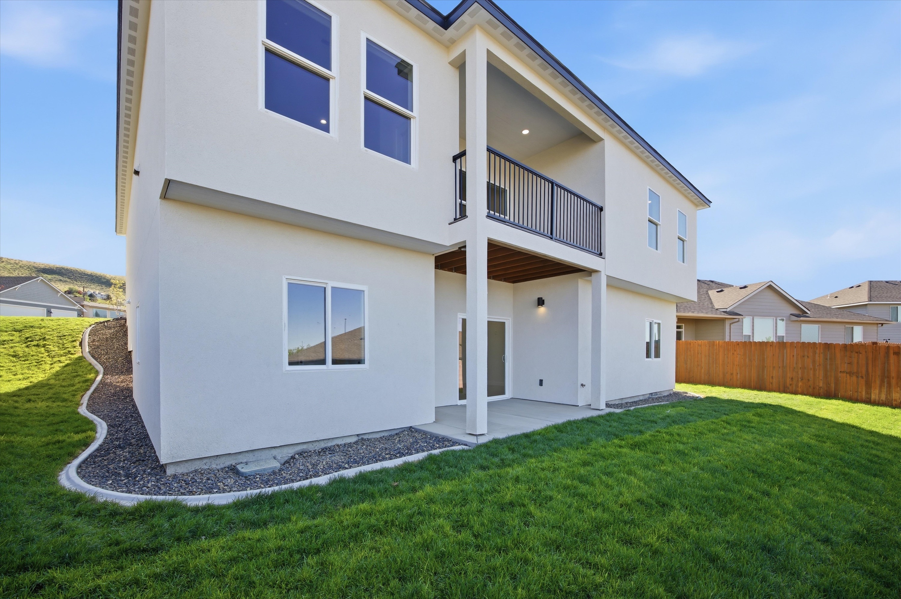  New 5-Bed Home w/ Daylight Basement & 3-Car Garage - 物件實景