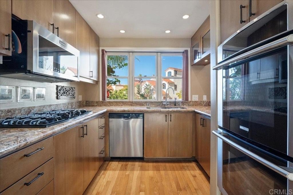 La Jolla, California, 92037, United States, 3 Bedrooms Bedrooms, ,3 BathroomsBathrooms,Residential,For Sale,1997509