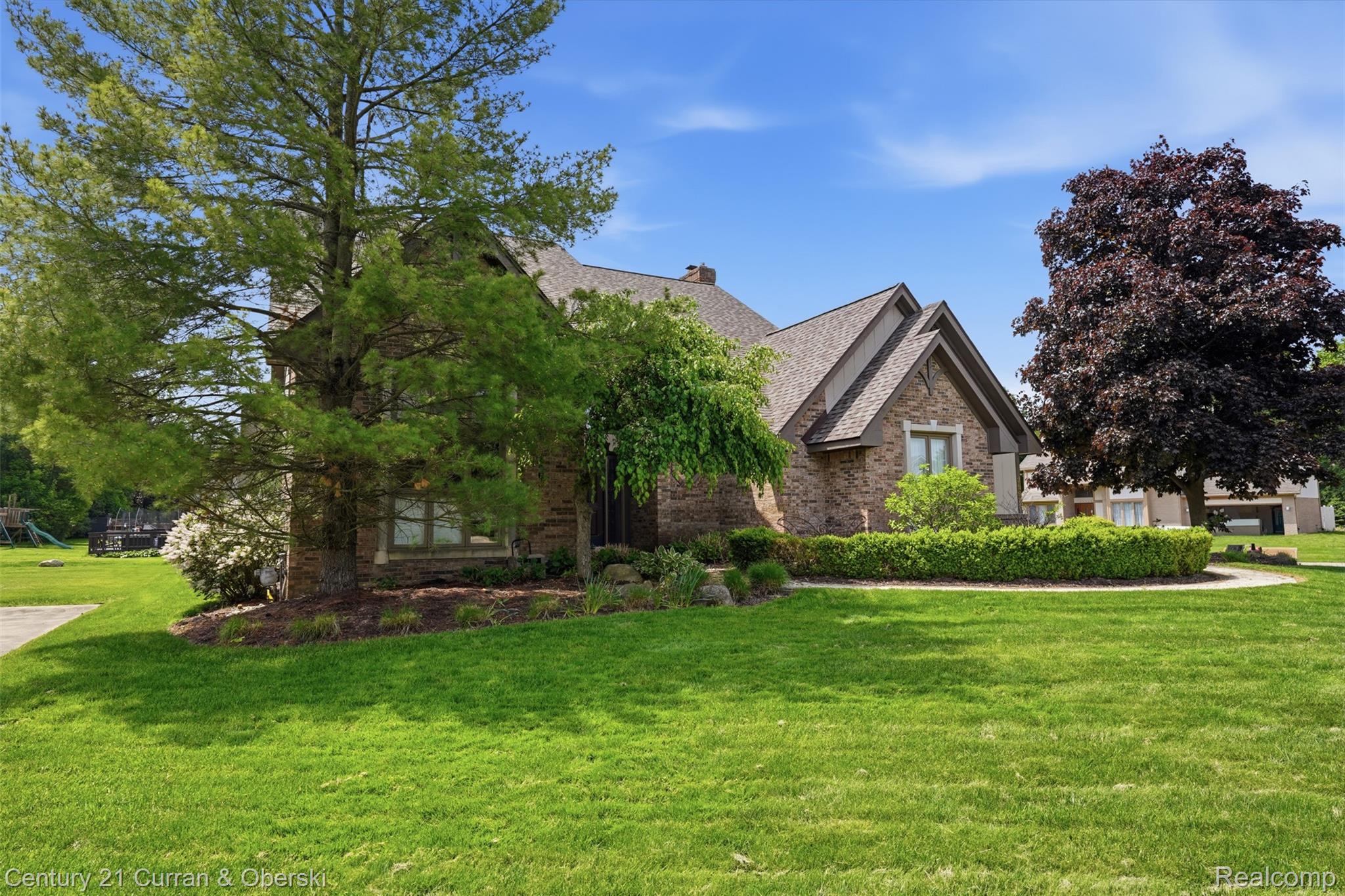 Farmington Hills, Michigan, 48331, United States, 4 Bedrooms Bedrooms, ,4 BathroomsBathrooms,Residential,For Sale,2048985