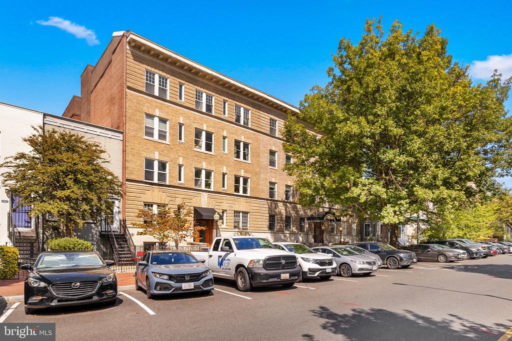 Washington, District of Columbia, 20009, United States, 2 Bedrooms Bedrooms, ,2 BathroomsBathrooms,Residential,For Sale,1981546