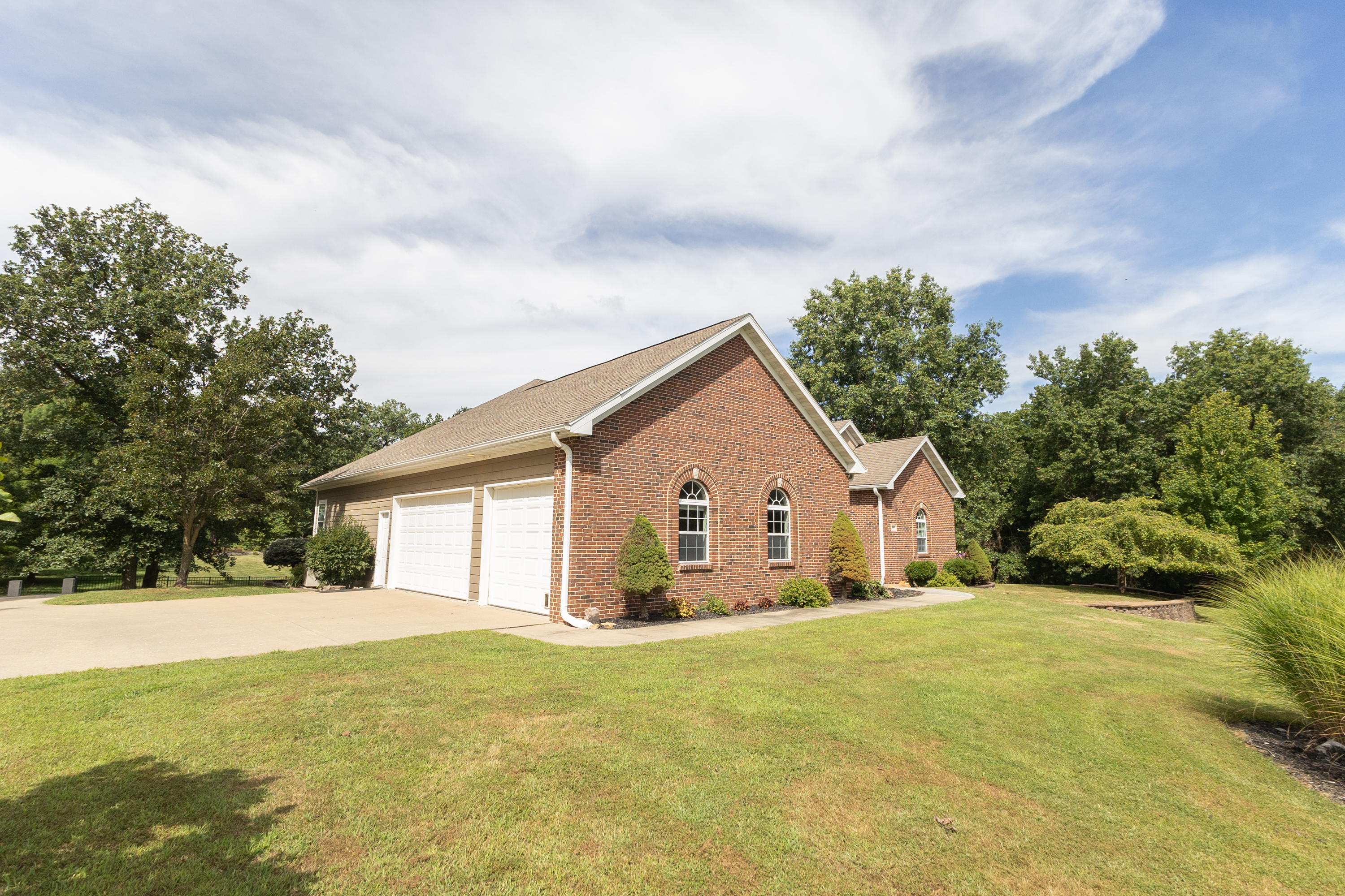 Moberly, Missouri, 65270, United States, 5 Bedrooms Bedrooms, ,Residential,For Sale,1928101