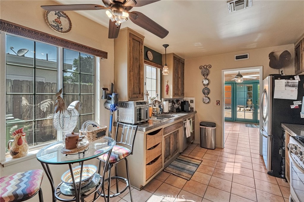 Van Nuys, California, 91406, United States, 4 Bedrooms Bedrooms, ,1 BathroomBathrooms,Residential,For Sale,1982860