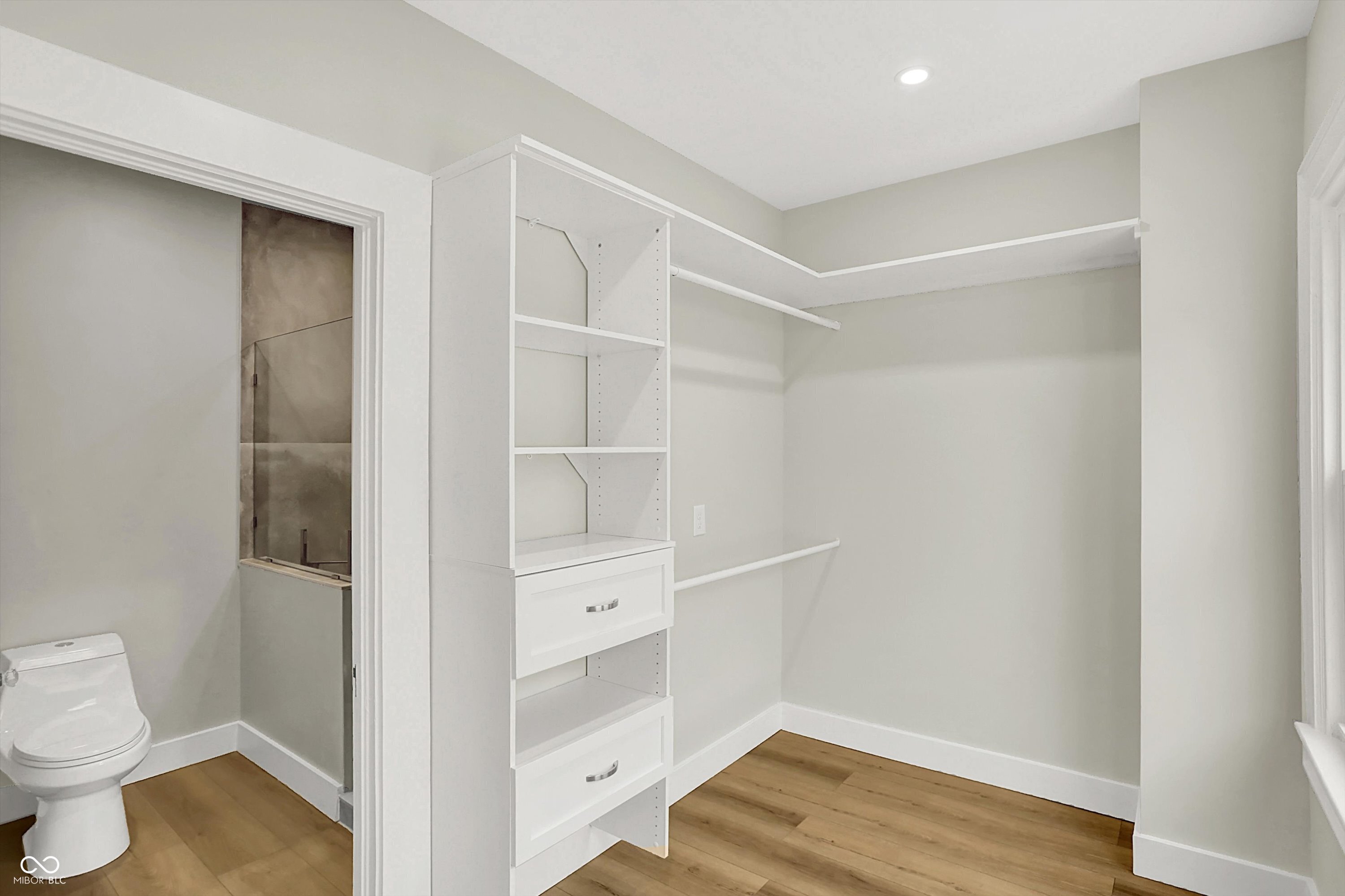 Indianapolis, Indiana, 46205, United States, 3 Bedrooms Bedrooms, ,3 BathroomsBathrooms,Residential,For Sale,1982816