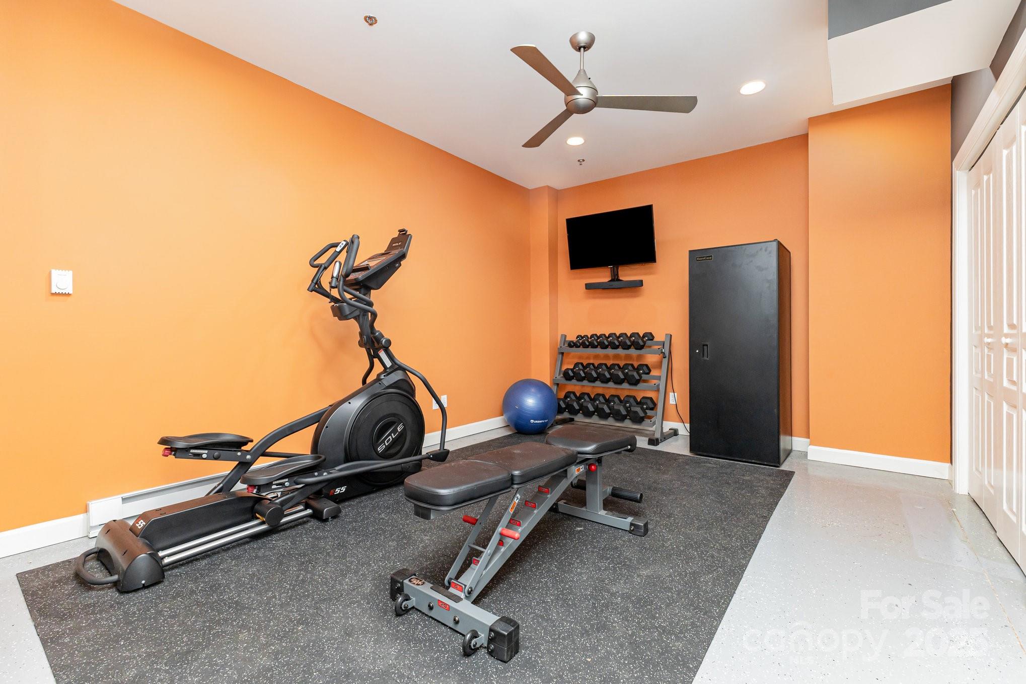 Charlotte, North Carolina, 28207, United States, 2 Bedrooms Bedrooms, ,3 BathroomsBathrooms,Residential,For Sale,1997449